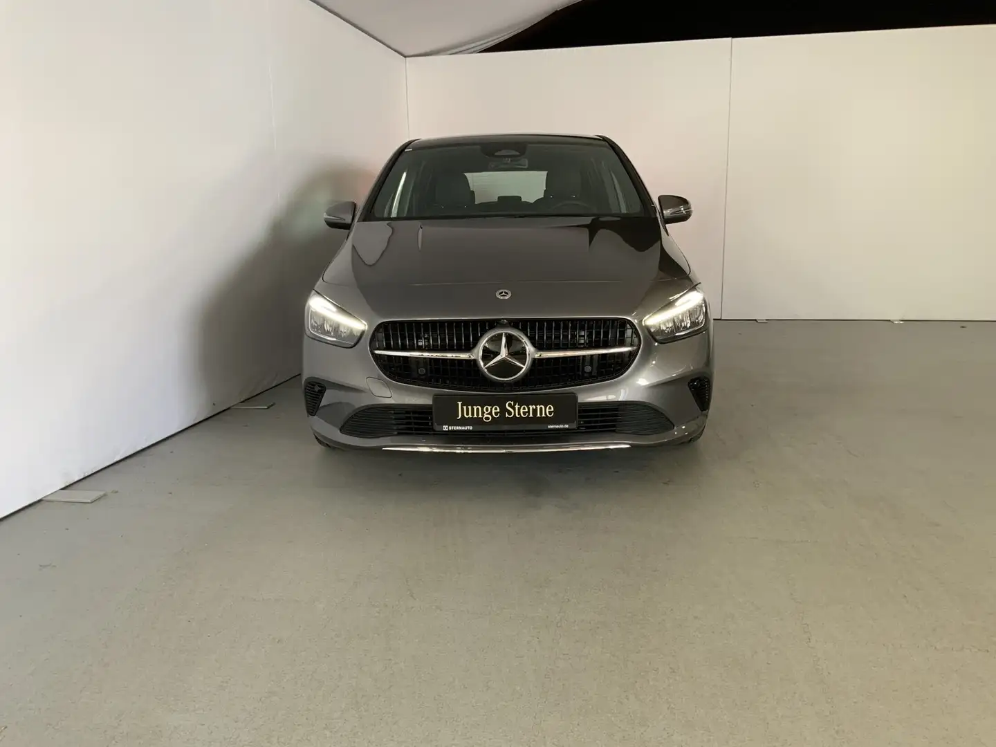 Mercedes-Benz B 180 B 180 Progressive WinterPa VerkehrszeichenAssist Grau - 2