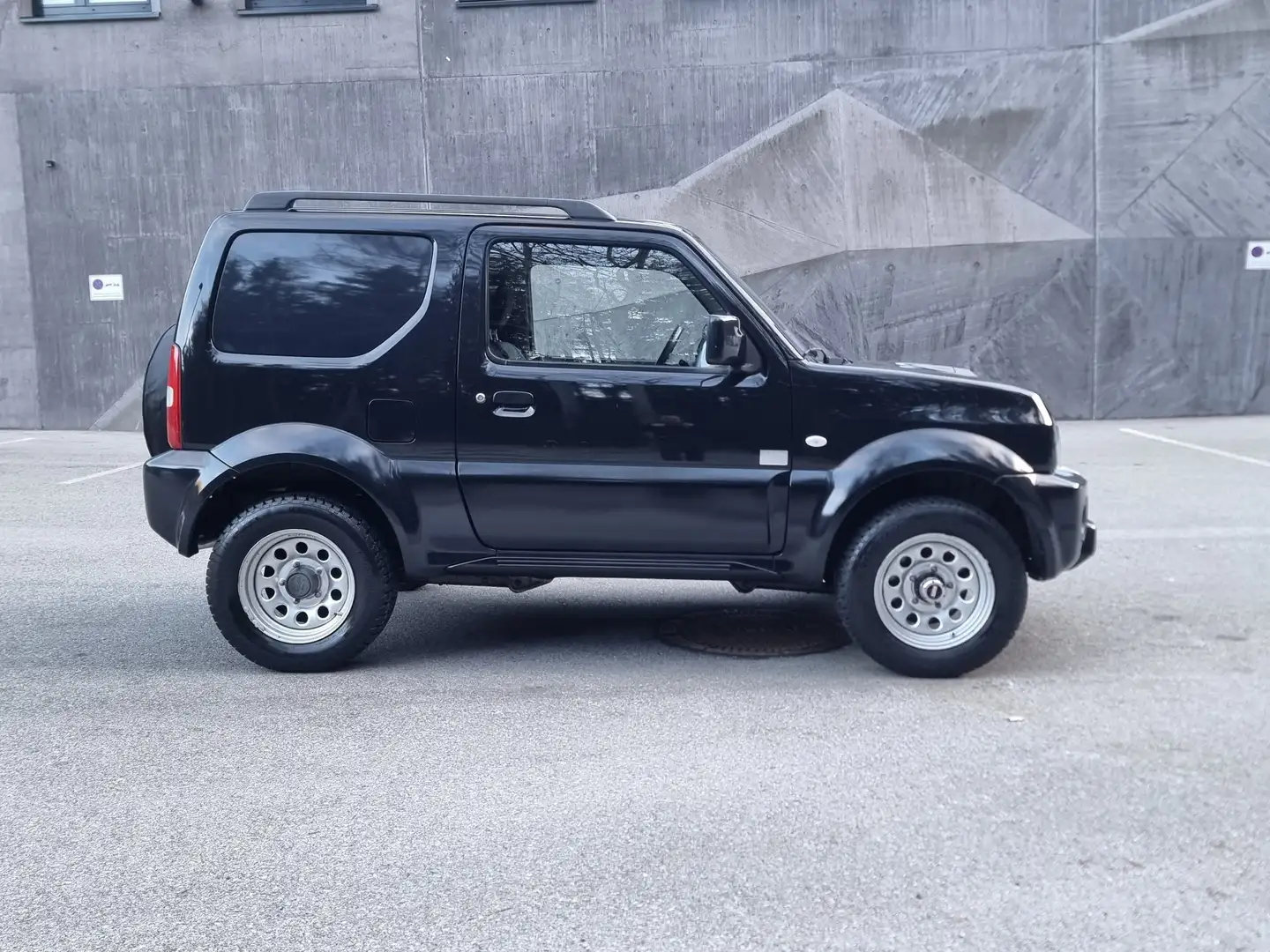Suzuki Jimny Jimny 1,3 VX L2 special**SEHR-WENIG-KILOMETER** Schwarz - 2