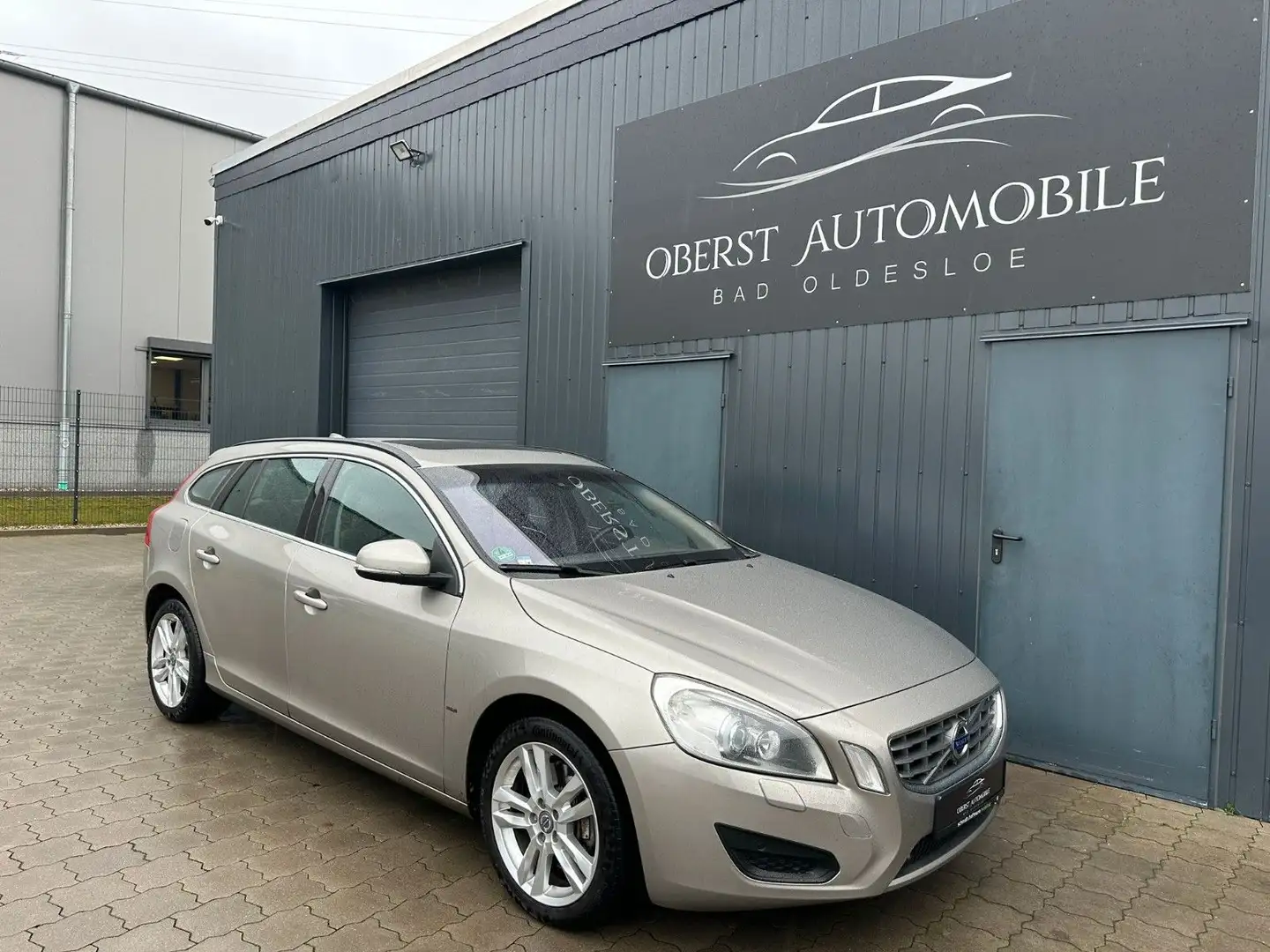 Volvo V60 *1.Hand*Automatik*Tüv 2027*SHZ*Navi* Grau - 2