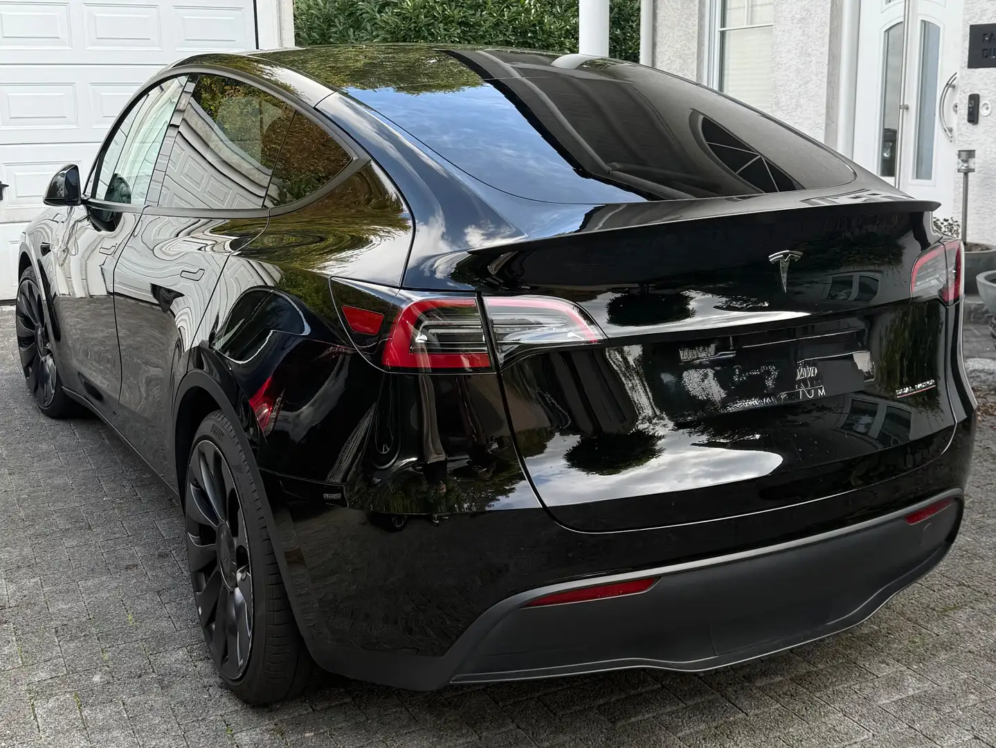 Tesla Model Y Model Y Performance Dual Motor AWD Schwarz - 1