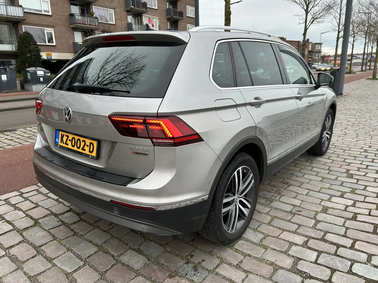 Volkswagen Tiguan 2.0 TSI 4Motion Highline Full Optie !! Nieuwstaat Gris - 2