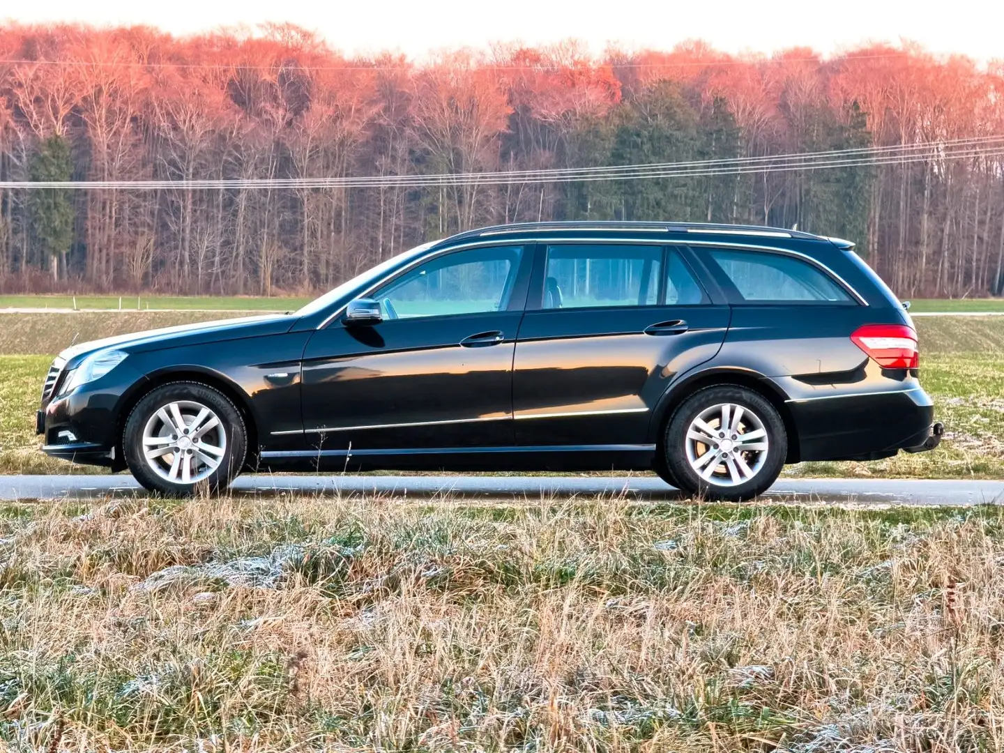 Mercedes-Benz E 200 T *TÜV* *KD NEU* *KLIMA* *AHK* Schwarz - 2