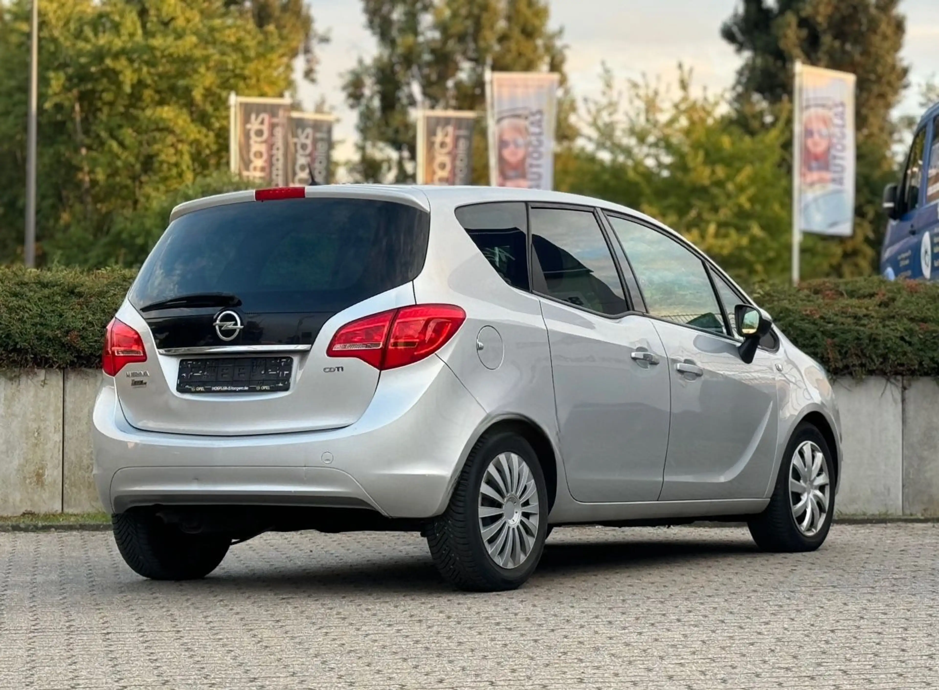 Opel Meriva B Design Edition*AUTOM*KLIMA*SHZ*LKH*TÜV* — photo 4