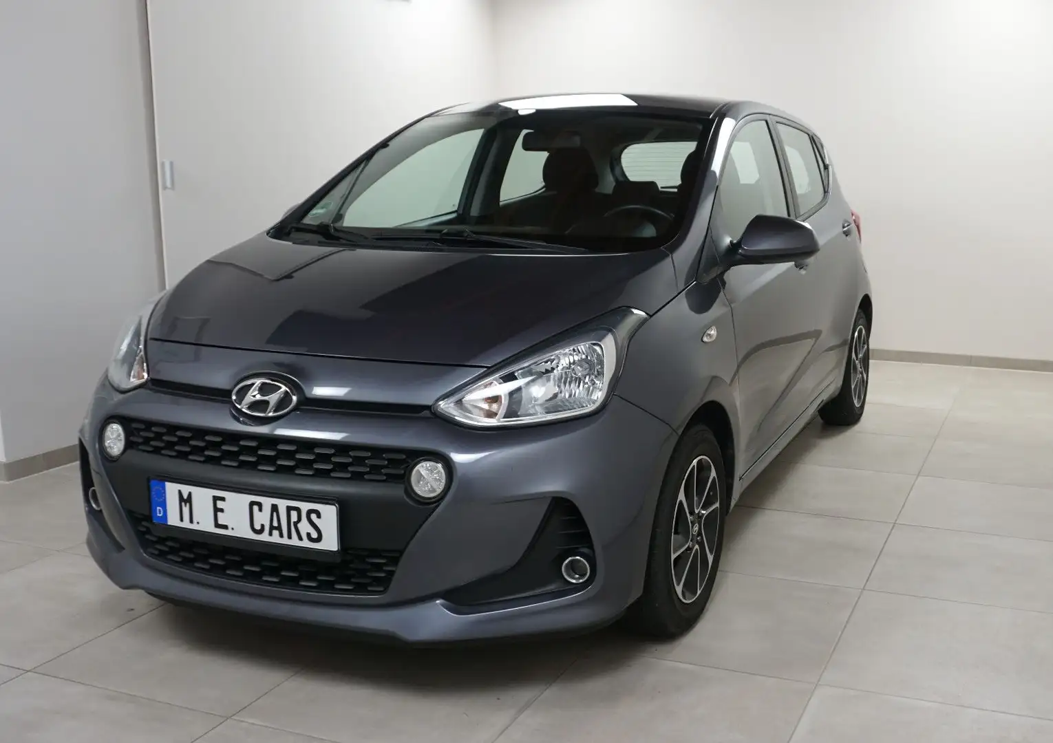 Hyundai i10 YES! Klima Sitzhz Bluetooht Lenkradhz Grijs - 1