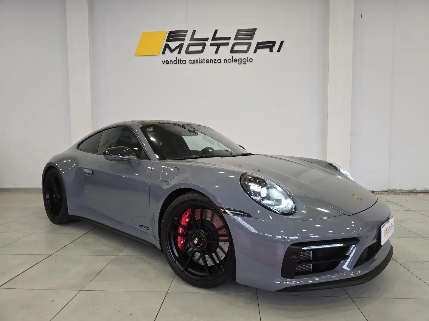 Porsche 992 911 Carrera 992 Coupe 911 3.0 Carrera 4 GTS auto Grau - 1
