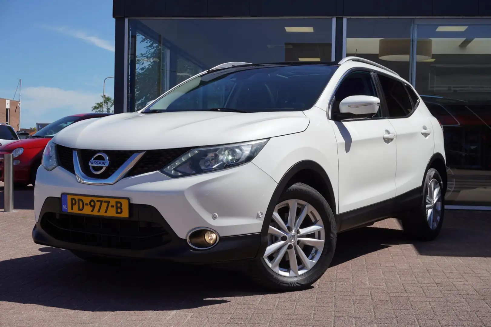 Nissan Qashqai 1.2 Tekna | 5deurs | Navigatie | 360 Camera | Elek Wit - 1