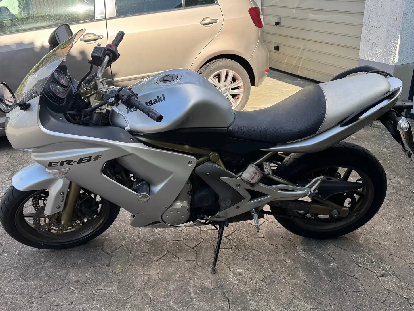 Kawasaki ER - 6 F Srebrny - 1