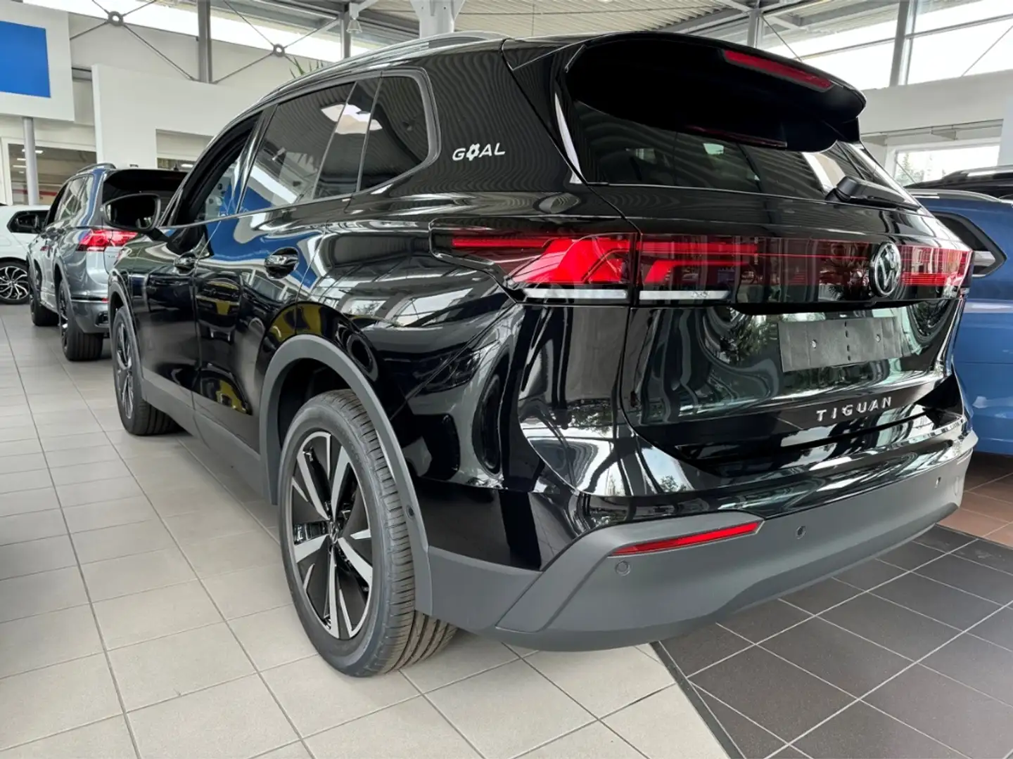 Volkswagen Tiguan 2.0 TDI 110 kW Goal Navi digitales Cockpit LED Schwarz - 2