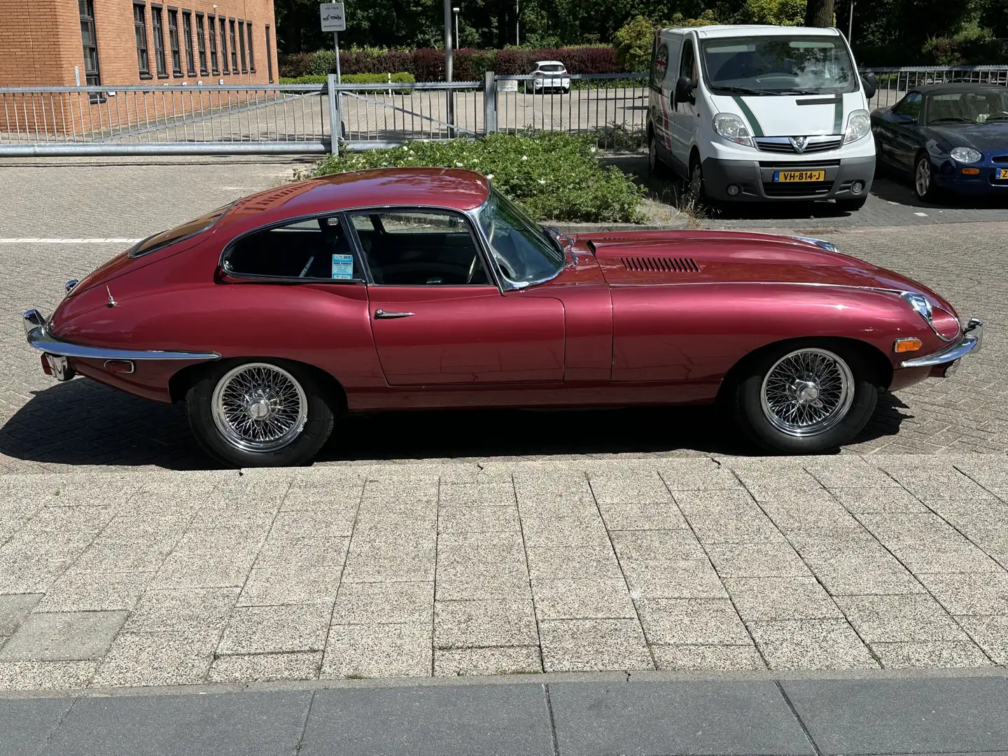Jaguar E-Type 4.2 S2 Coupe Red - 2