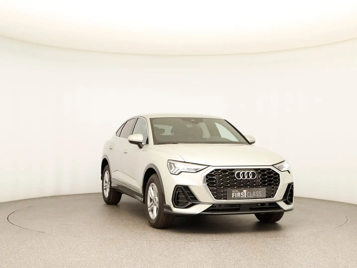 Audi Q3 35 TFSI intense Silber - 2