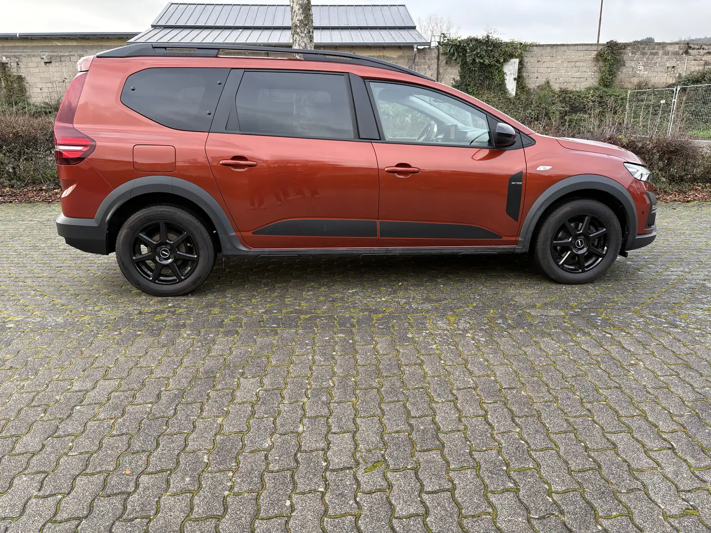 Dacia Jogger Extreme+,7 SITZER;KAMER;LPG;PDC;NAVI;SCHECKHEFT Braun - 2