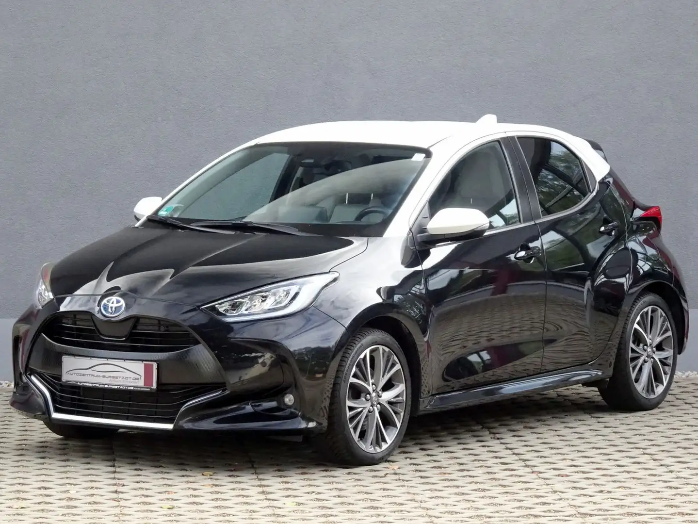 Toyota Yaris 1,5 VVT-i Hybrid Elegant/Navi/JBL/Technik Noir - 1