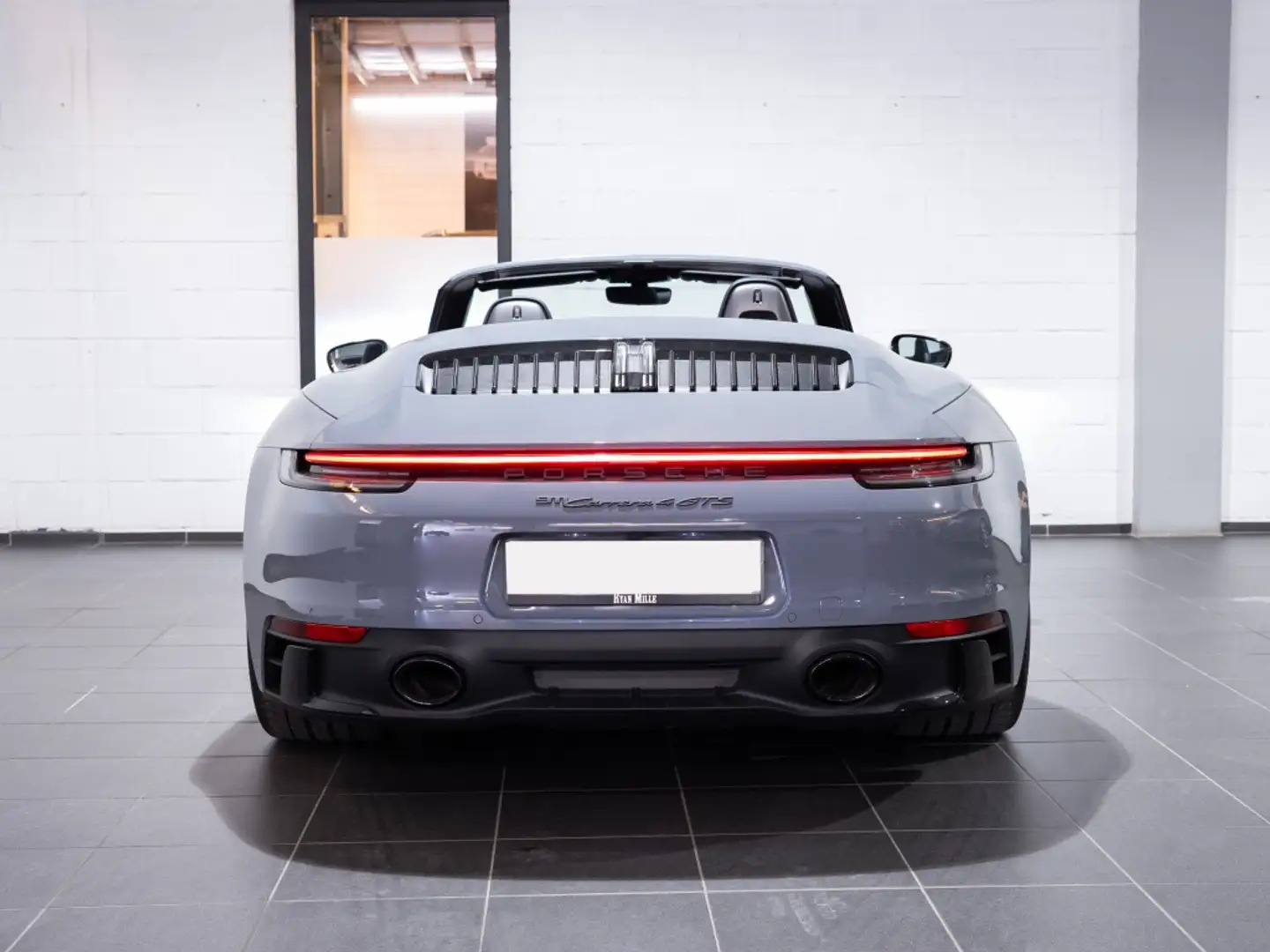 Porsche 992 Carrera 4 GTS Cabriolet PDK Gris - 2