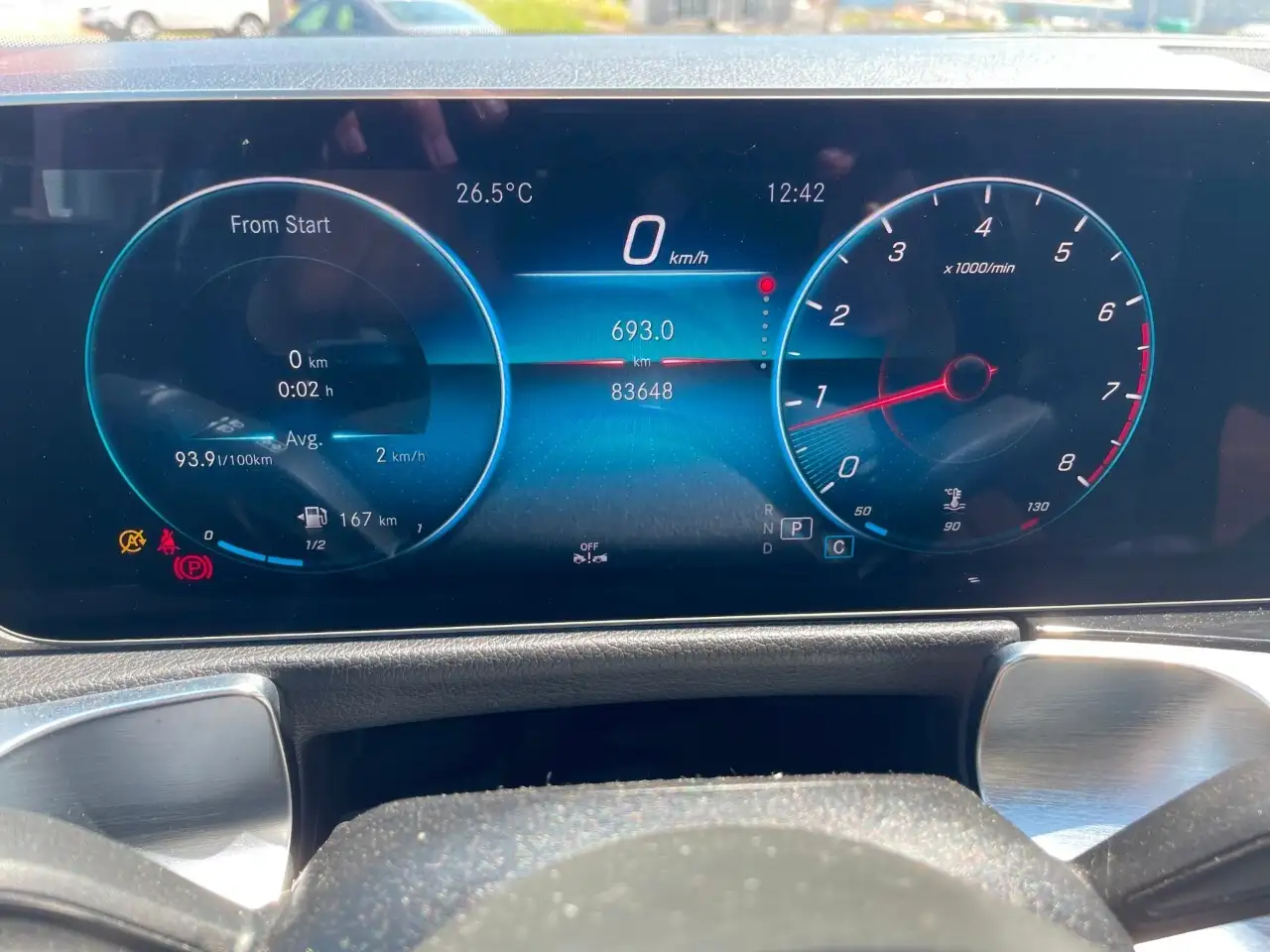 Mercedes-Benz GLB снимка Mercedes-Benz GLB