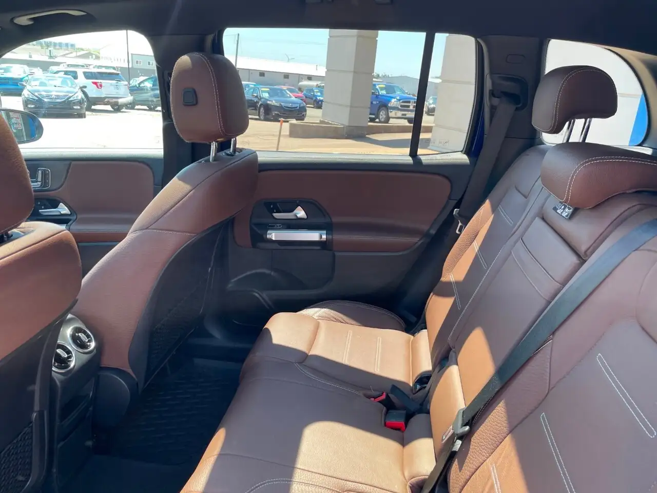 Mercedes-Benz GLB снимка Mercedes-Benz GLB