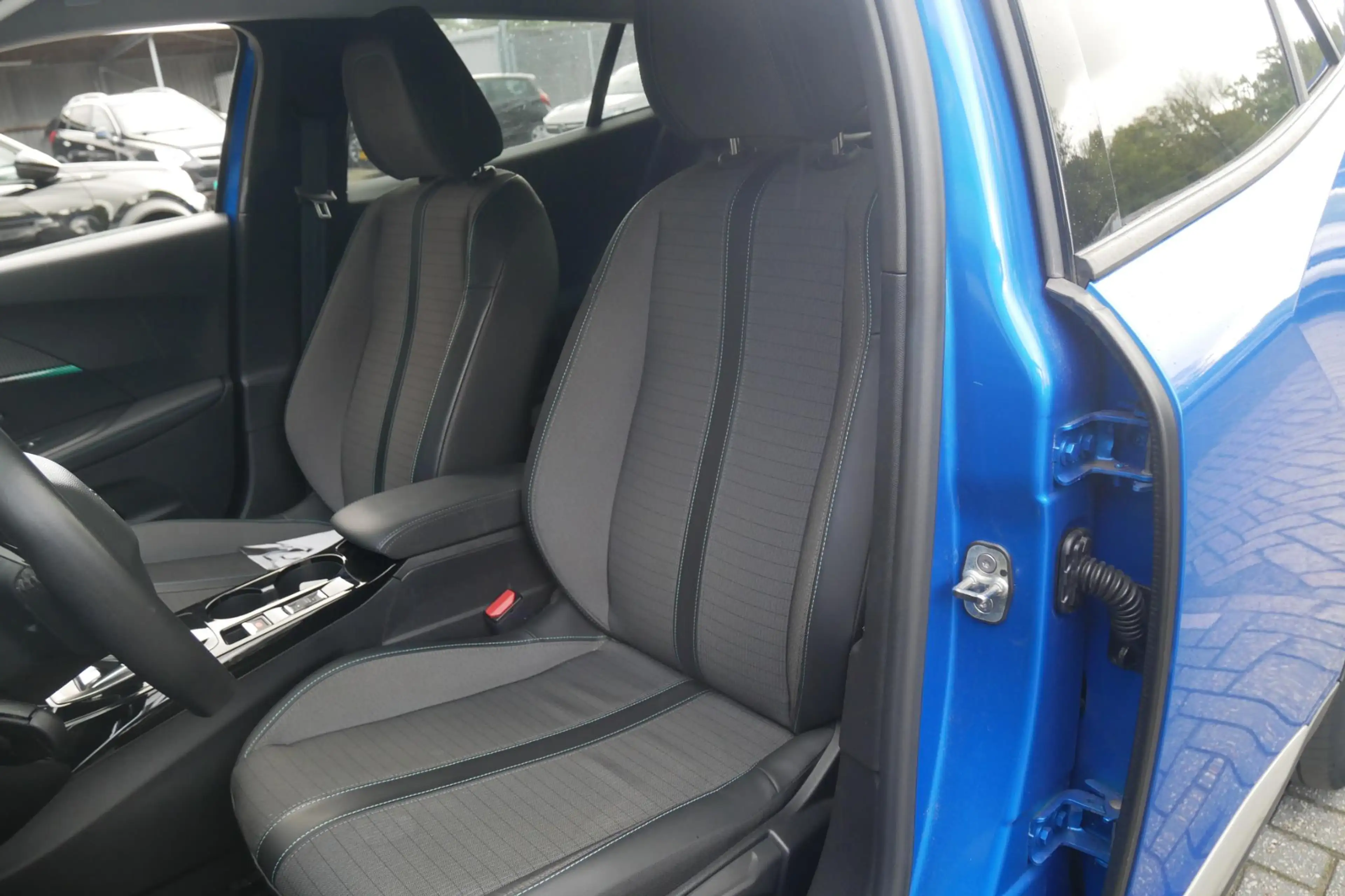 Peugeot e-2008 EV Allure Pack 50 kWh | Navigatie | Achteruitrijca — photo 14