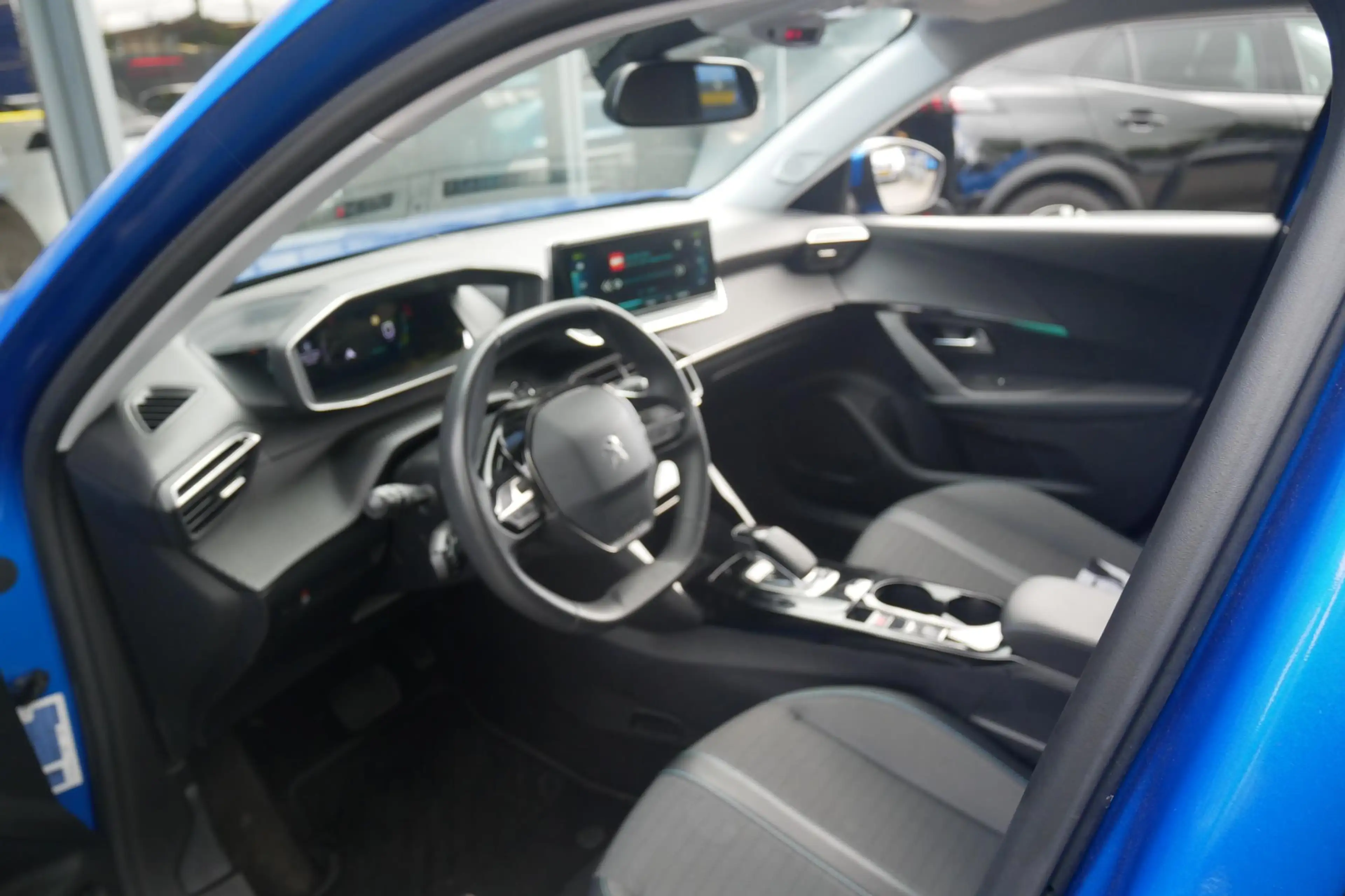 Peugeot e-2008 EV Allure Pack 50 kWh | Navigatie | Achteruitrijca — photo 13