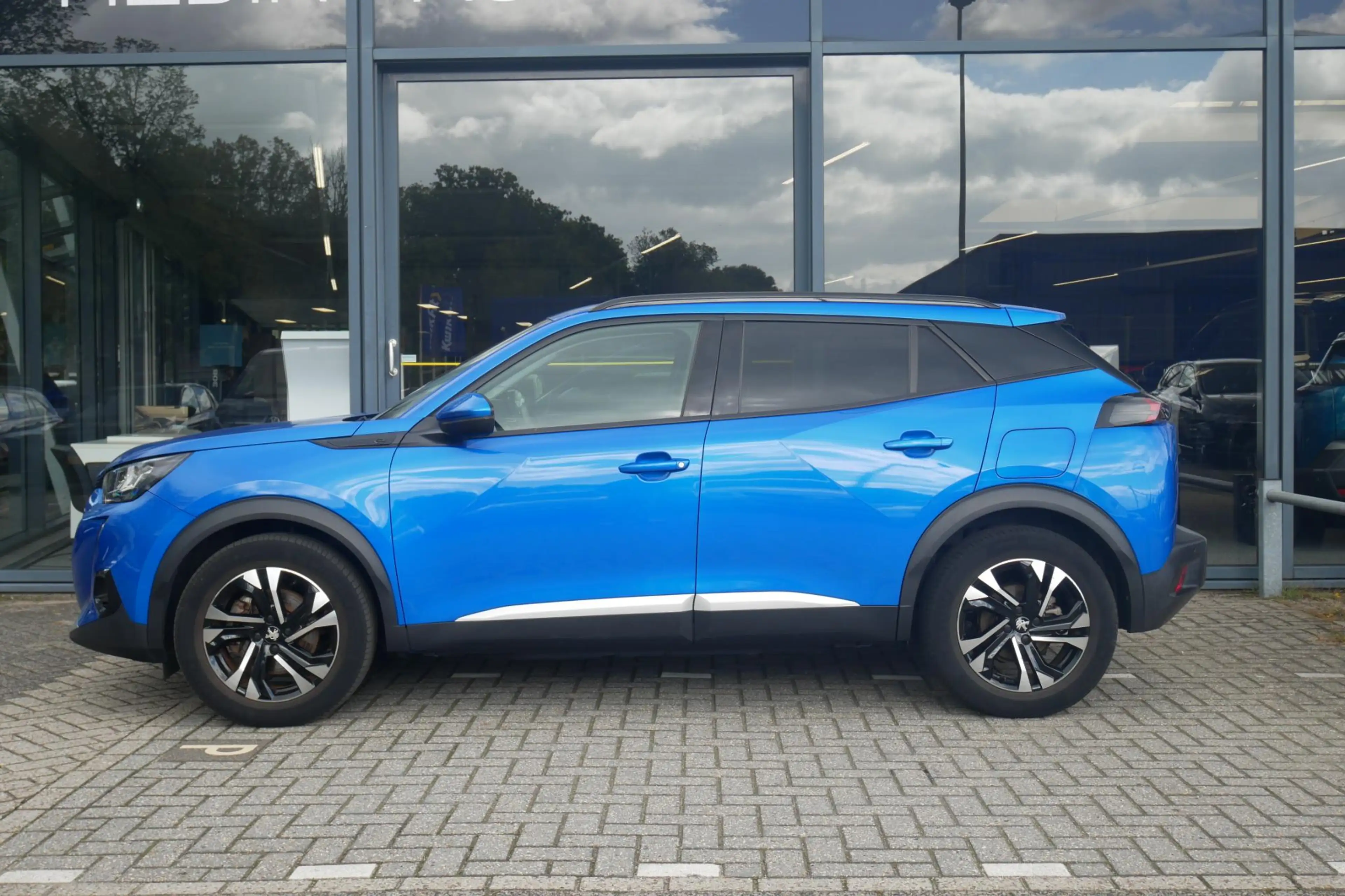 Peugeot e-2008 EV Allure Pack 50 kWh | Navigatie | Achteruitrijca — photo 8
