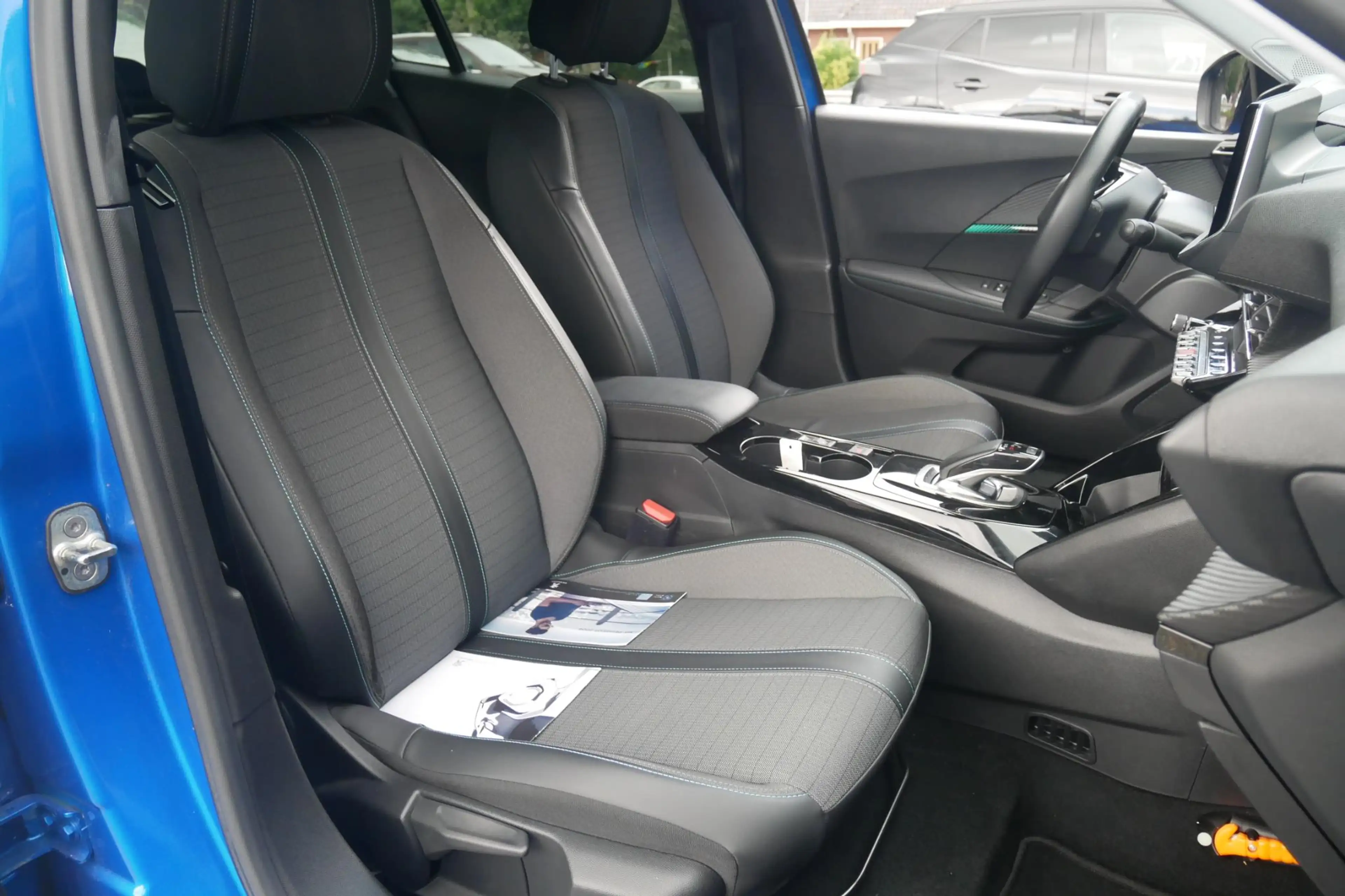 Peugeot e-2008 EV Allure Pack 50 kWh | Navigatie | Achteruitrijca — photo 15