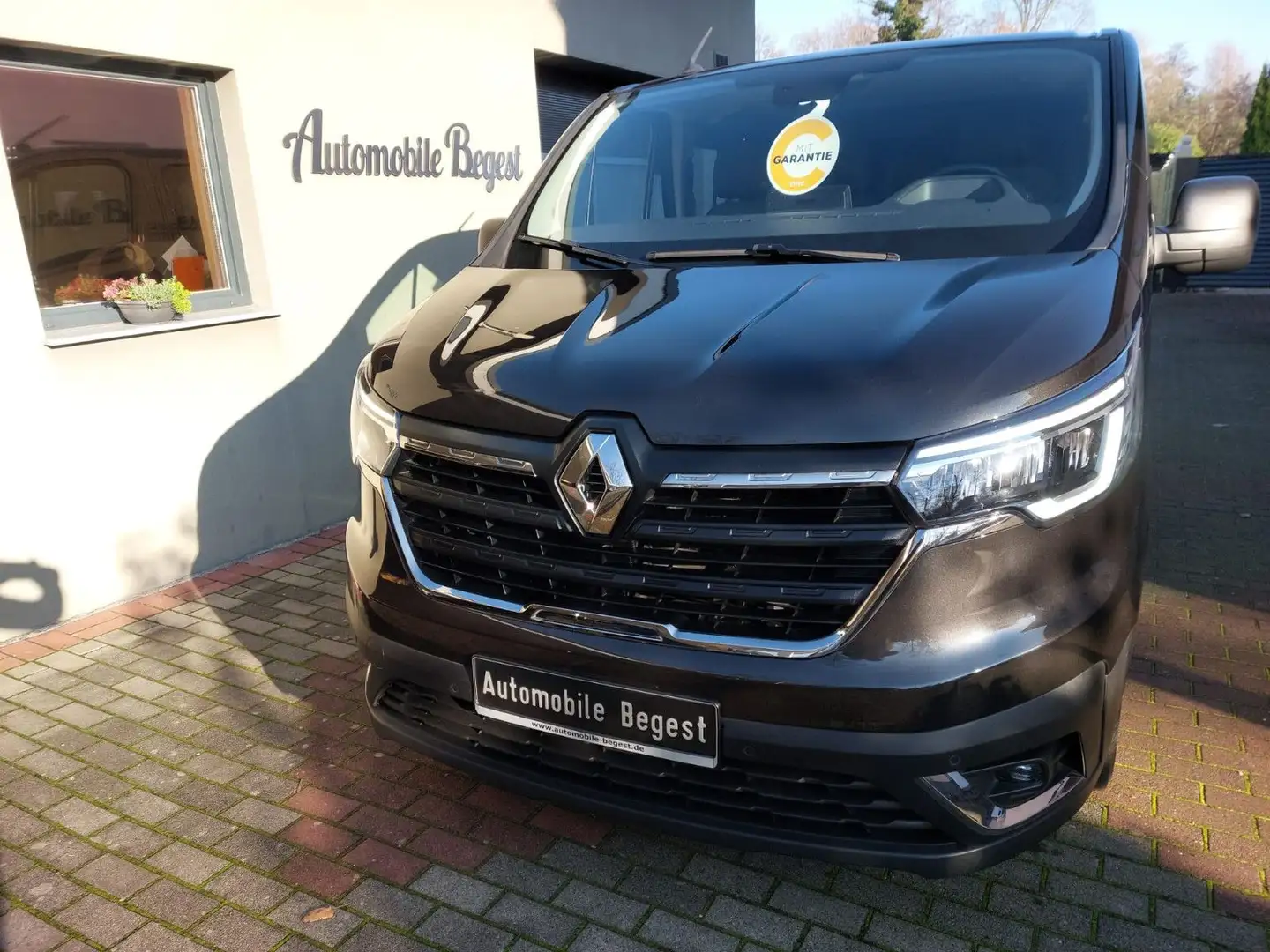 Renault Trafic L2H1 6SITZE+150PS+AUTOMATIK+AHK+41TKM+LKW Schwarz - 1