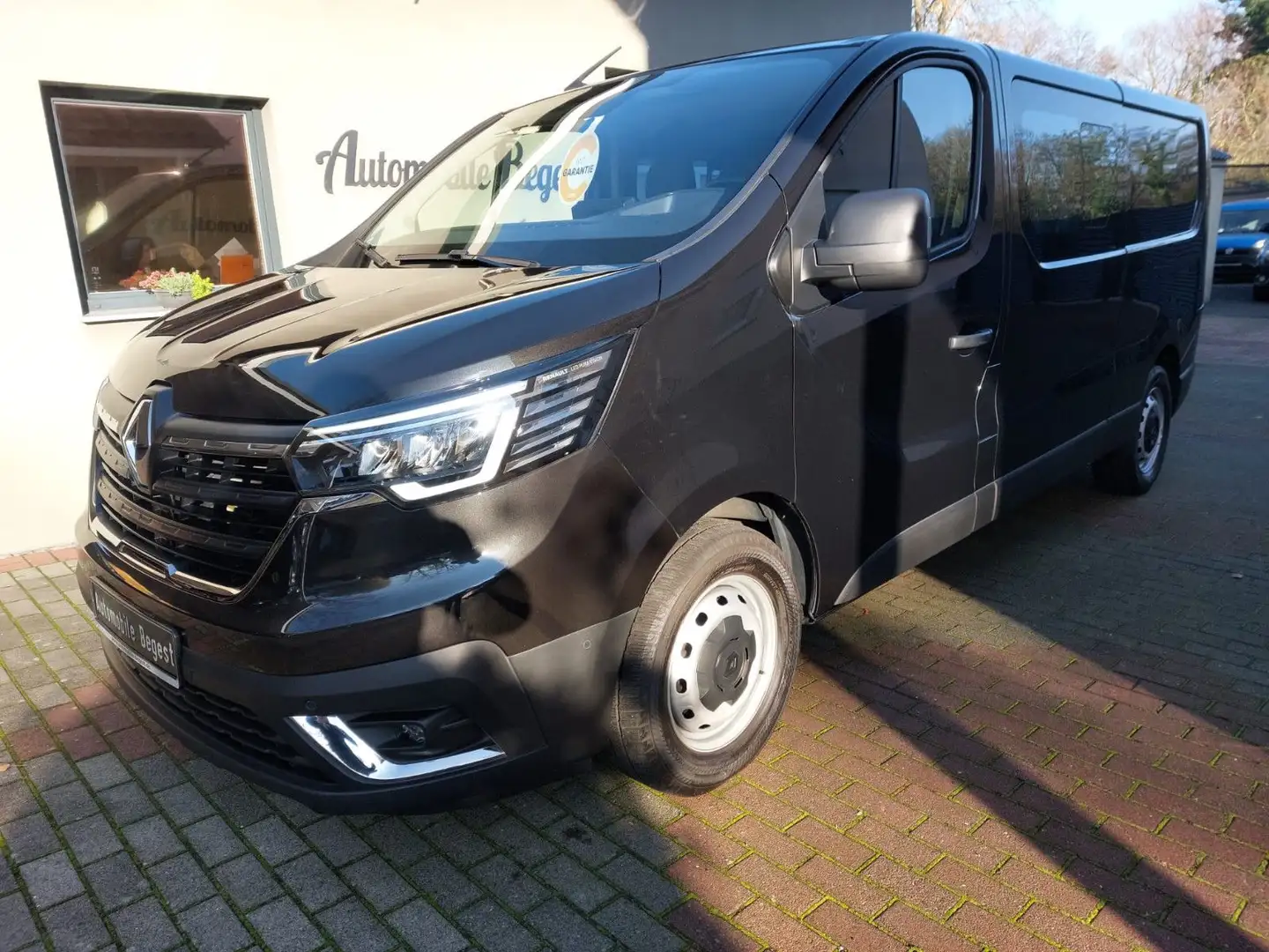 Renault Trafic L2H1 6SITZE+150PS+AUTOMATIK+AHK+41TKM+LKW Schwarz - 2