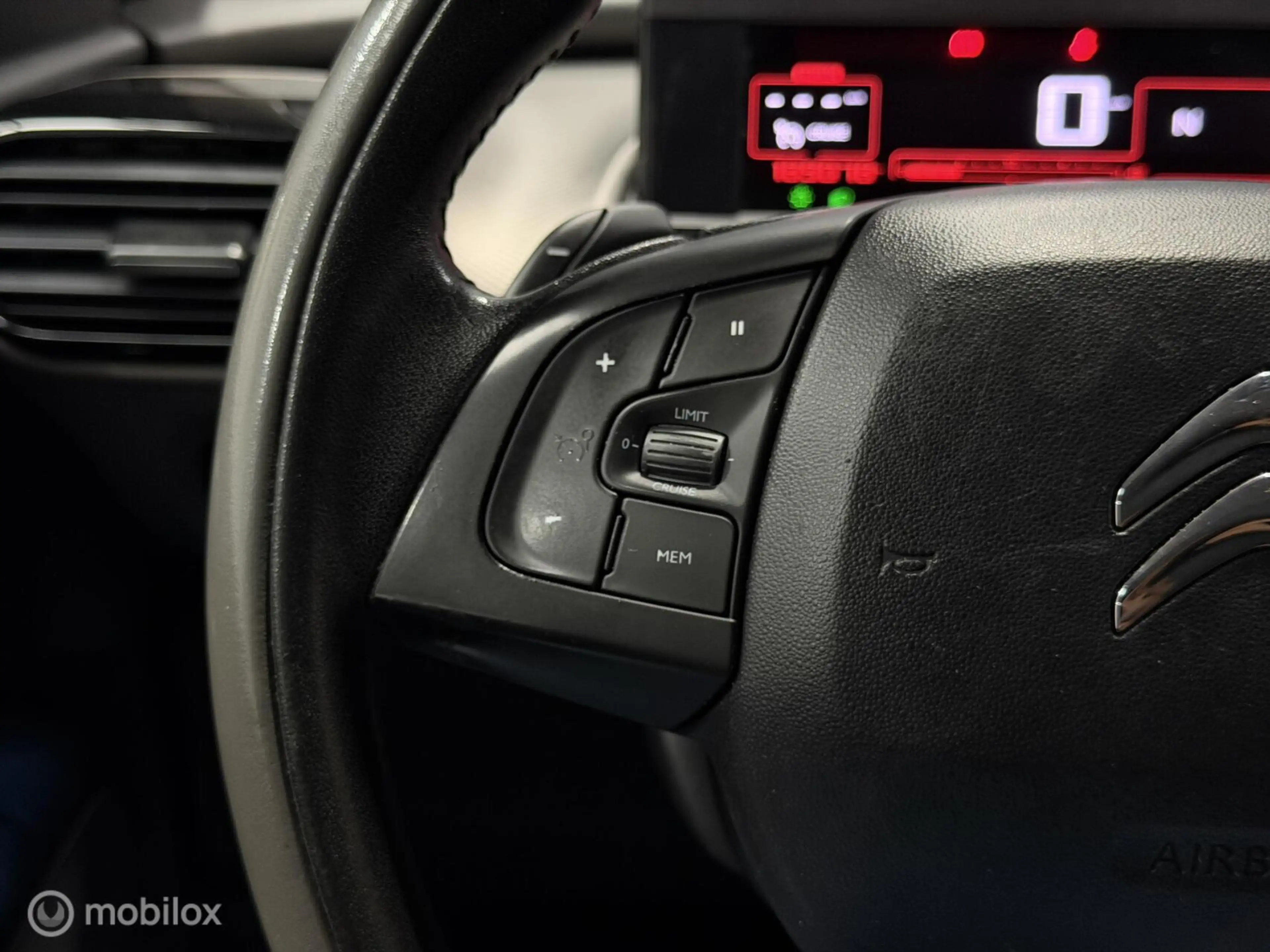 Citroen C4 Cactus 1.2 PureTech Shine — photo 43