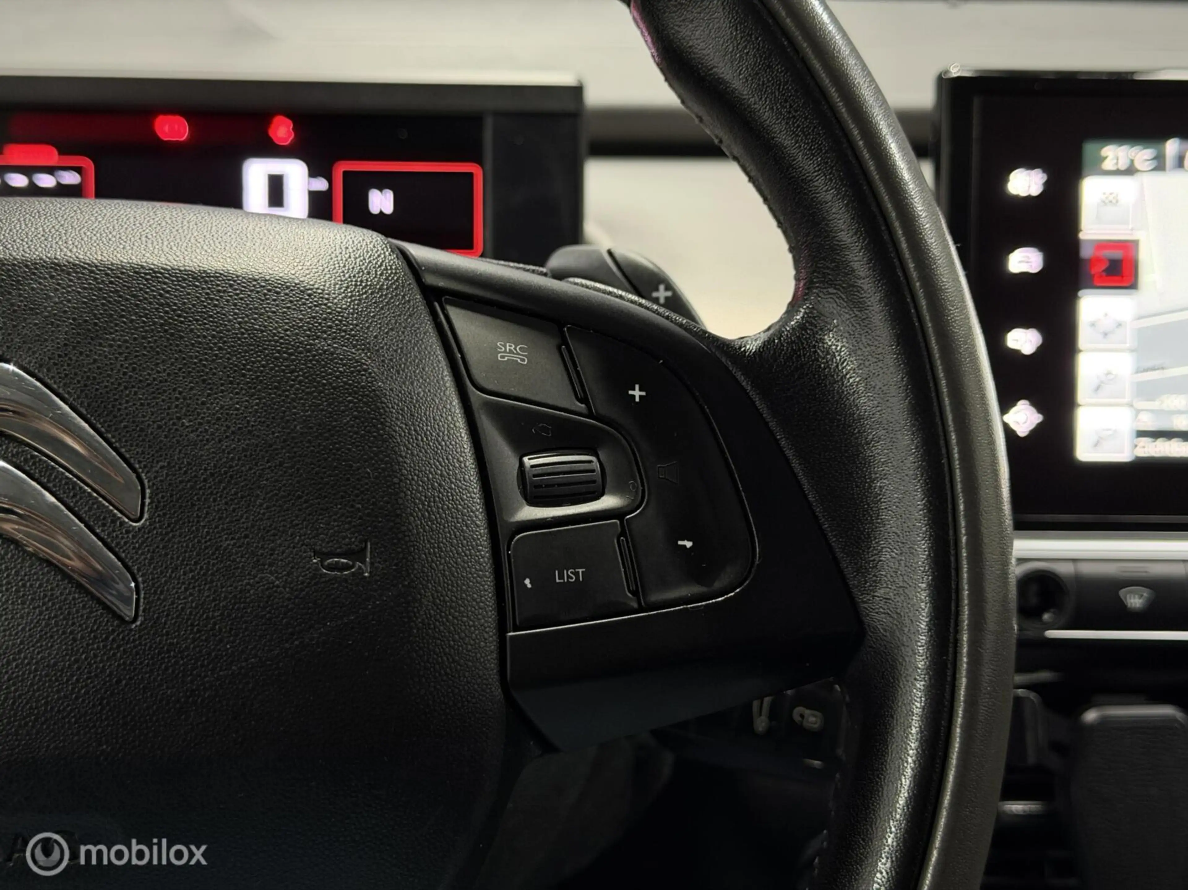 Citroen C4 Cactus 1.2 PureTech Shine — photo 44