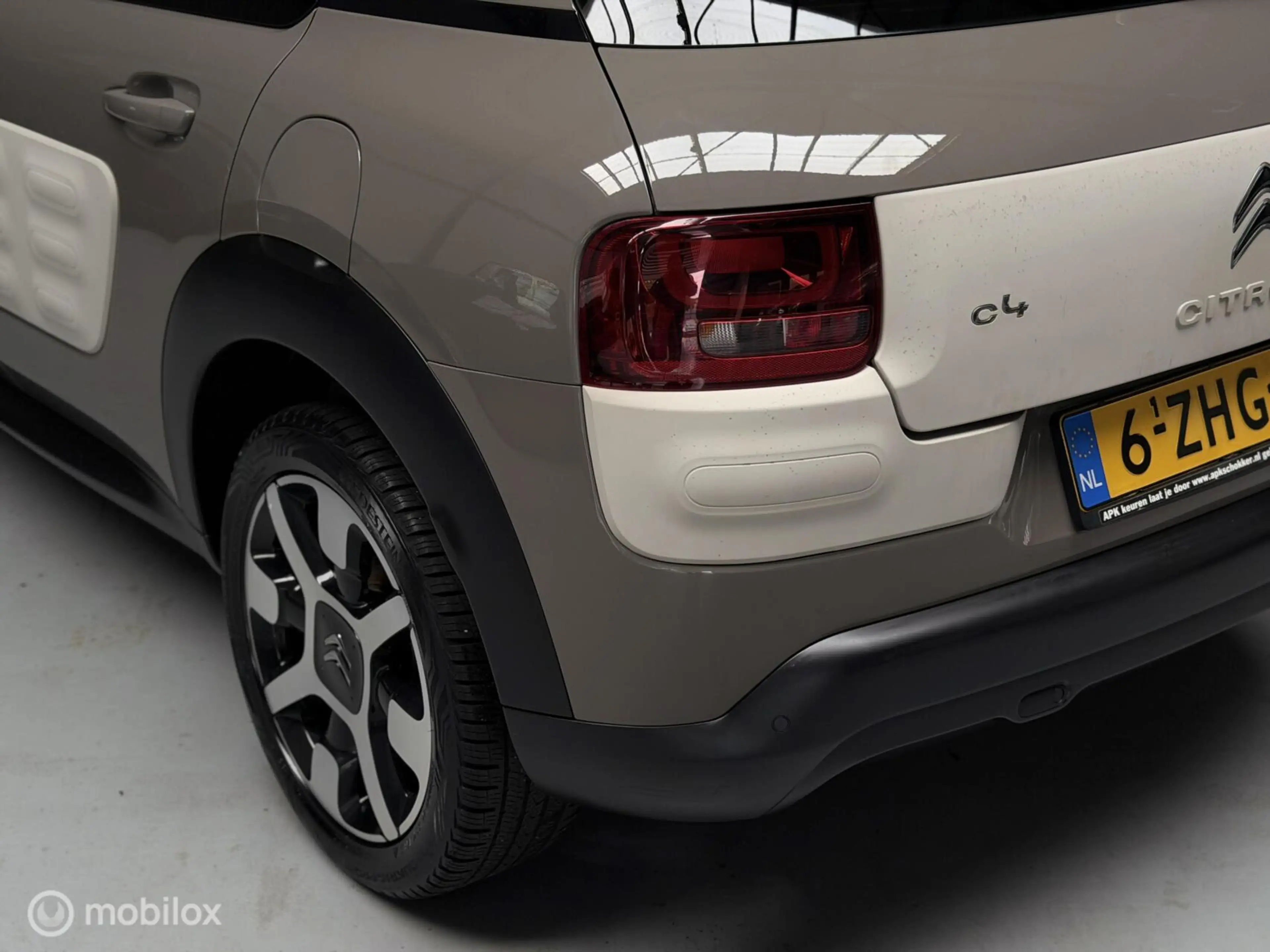 Citroen C4 Cactus 1.2 PureTech Shine — photo 21