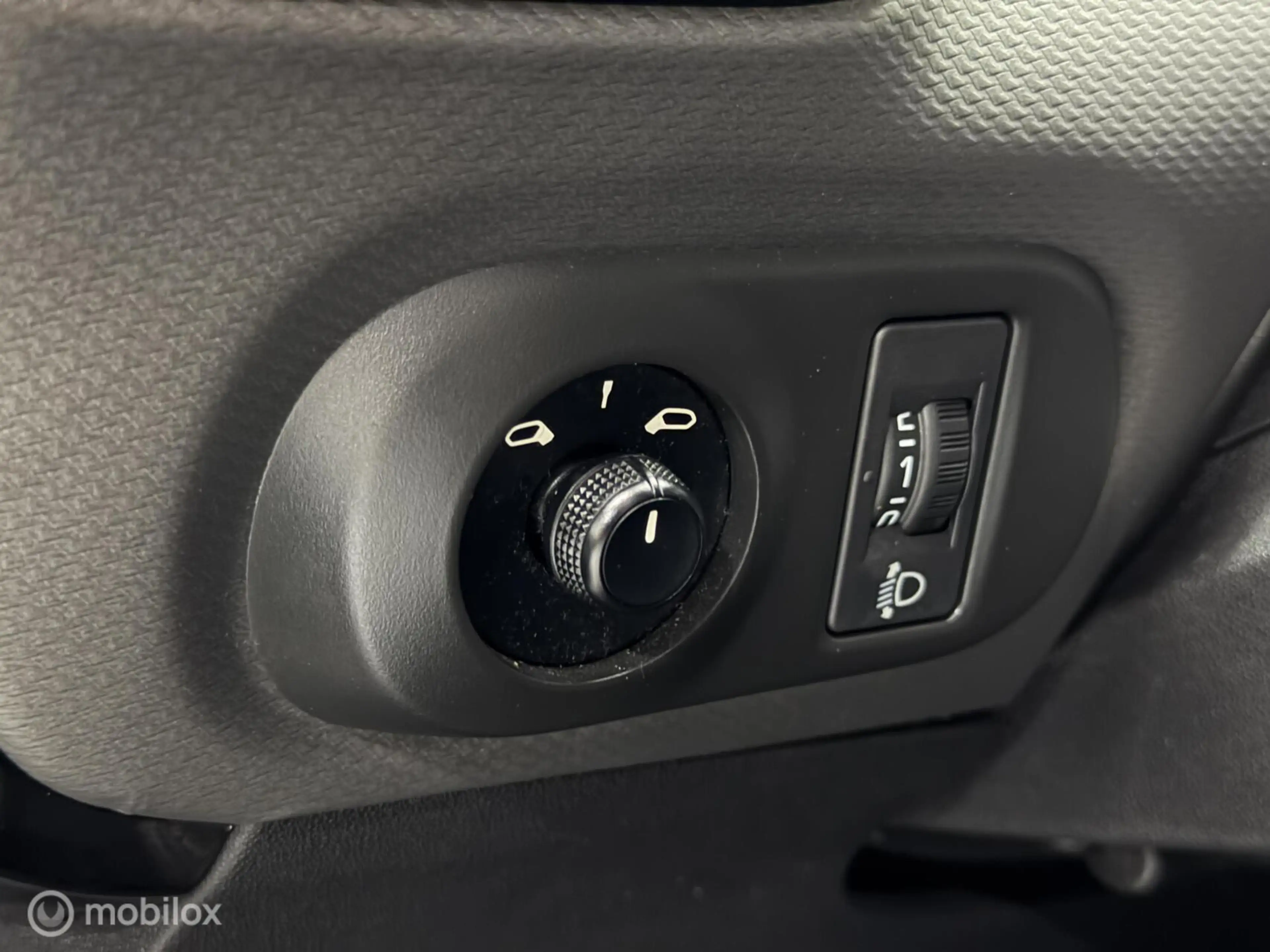 Citroen C4 Cactus 1.2 PureTech Shine — photo 37