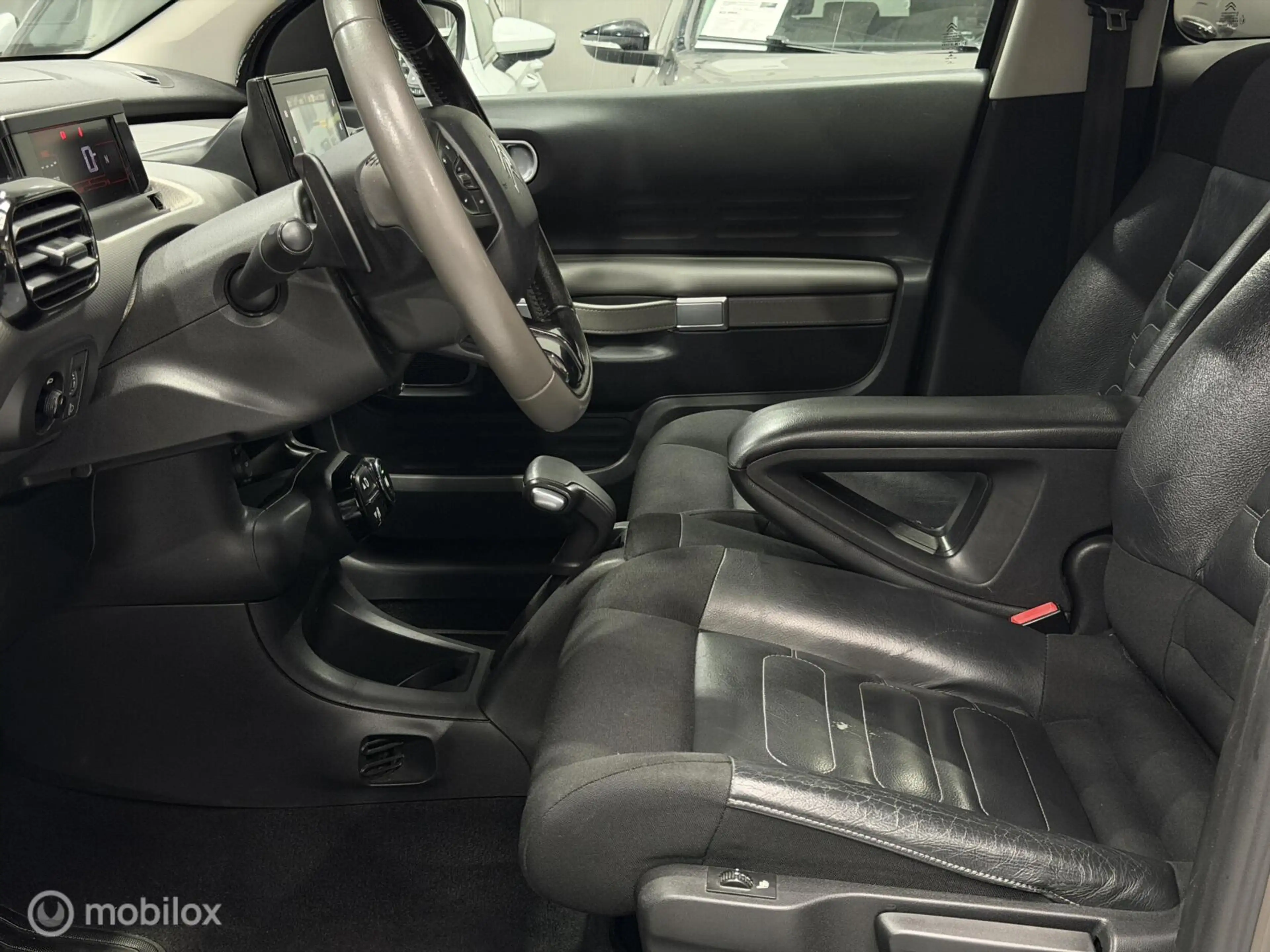 Citroen C4 Cactus 1.2 PureTech Shine — photo 38