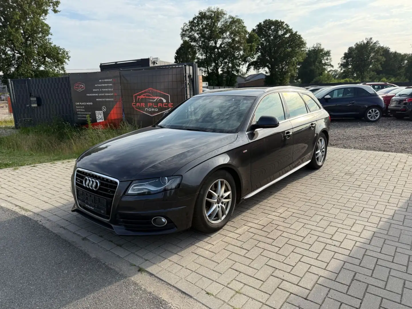 Audi A4 Avant S line Sportpaket / plus quattro AUTOM. Grau - 1