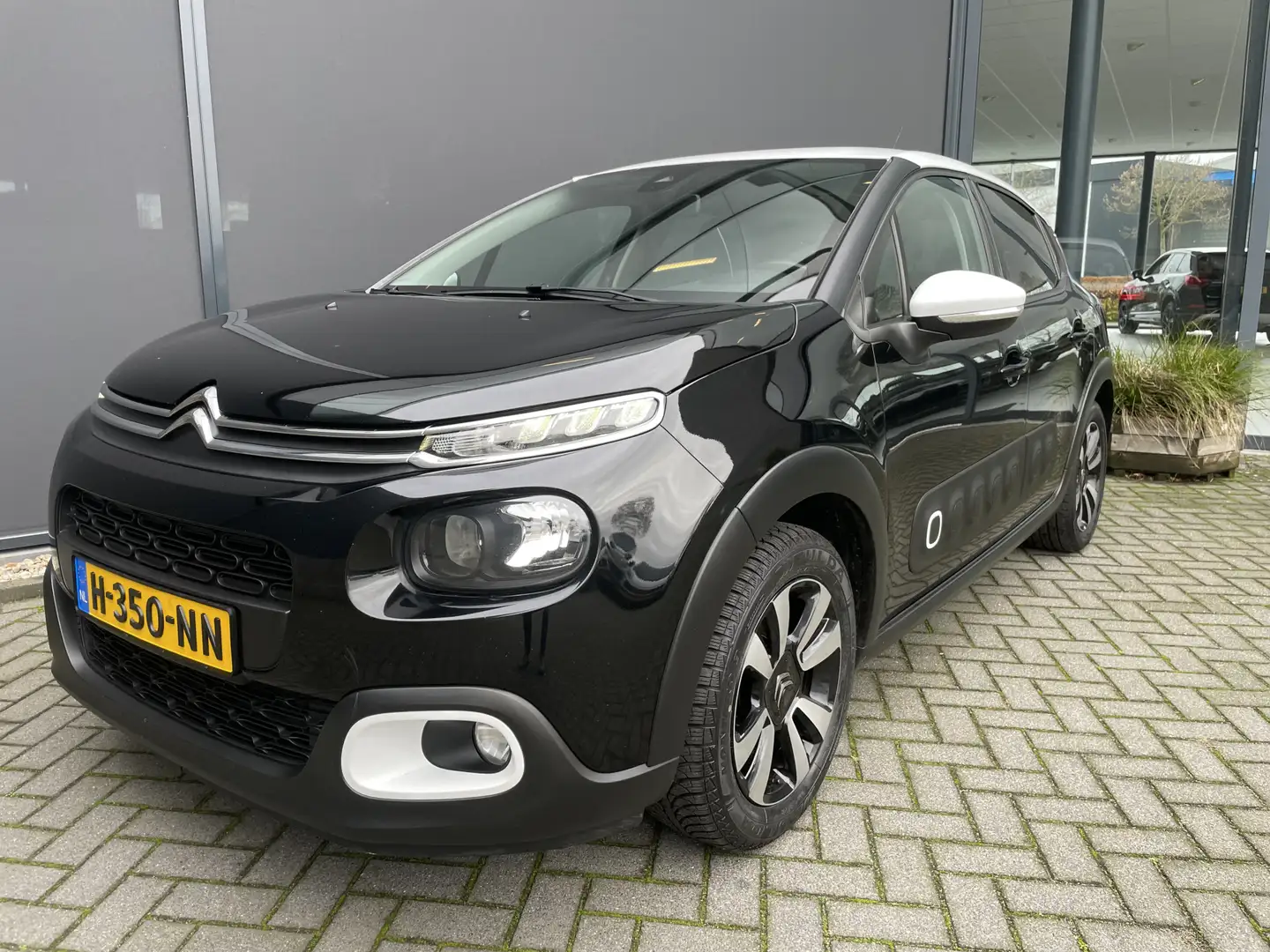 Citroen C3 1.2 PureTech S&S Feel Edition Airco - Cruise contr Noir - 2