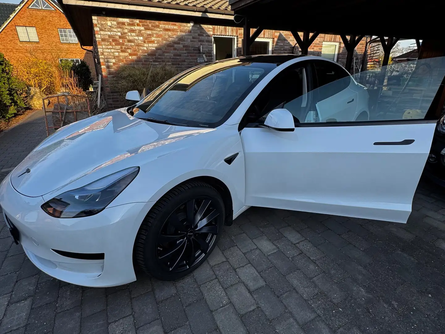 Tesla Model 3 Model 3 Langstreckenbatterie Hinterradantrieb Weiß - 1