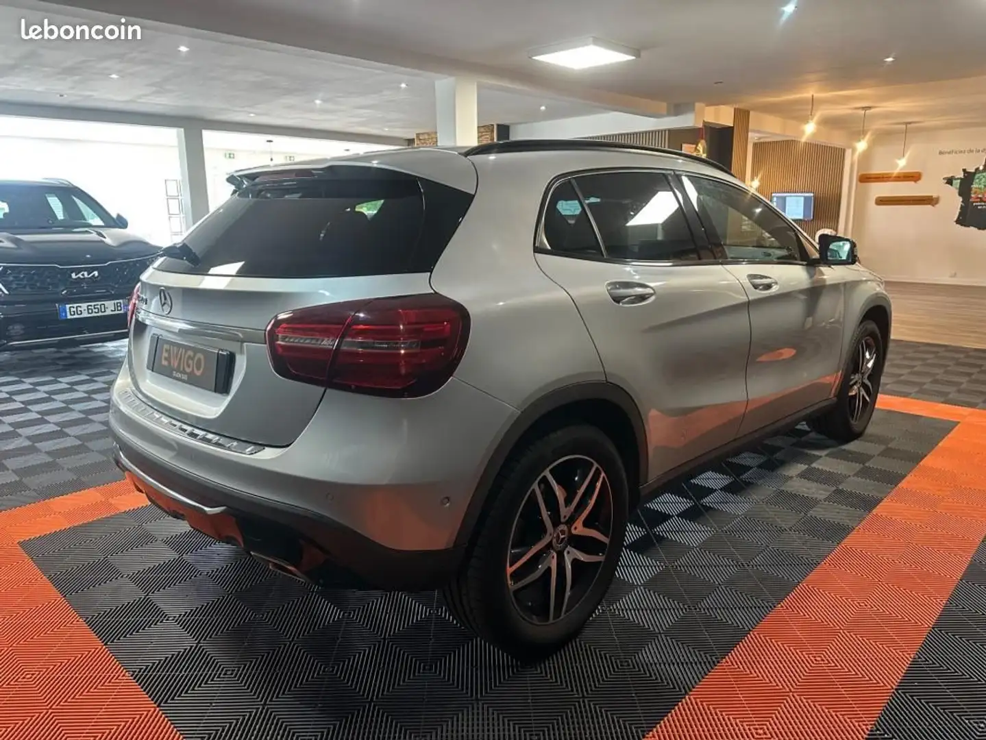Mercedes-Benz GLA 200 Classe Mercedes 1.6 200 155 BUSINESS 7G-DCT BVA Gris - 2