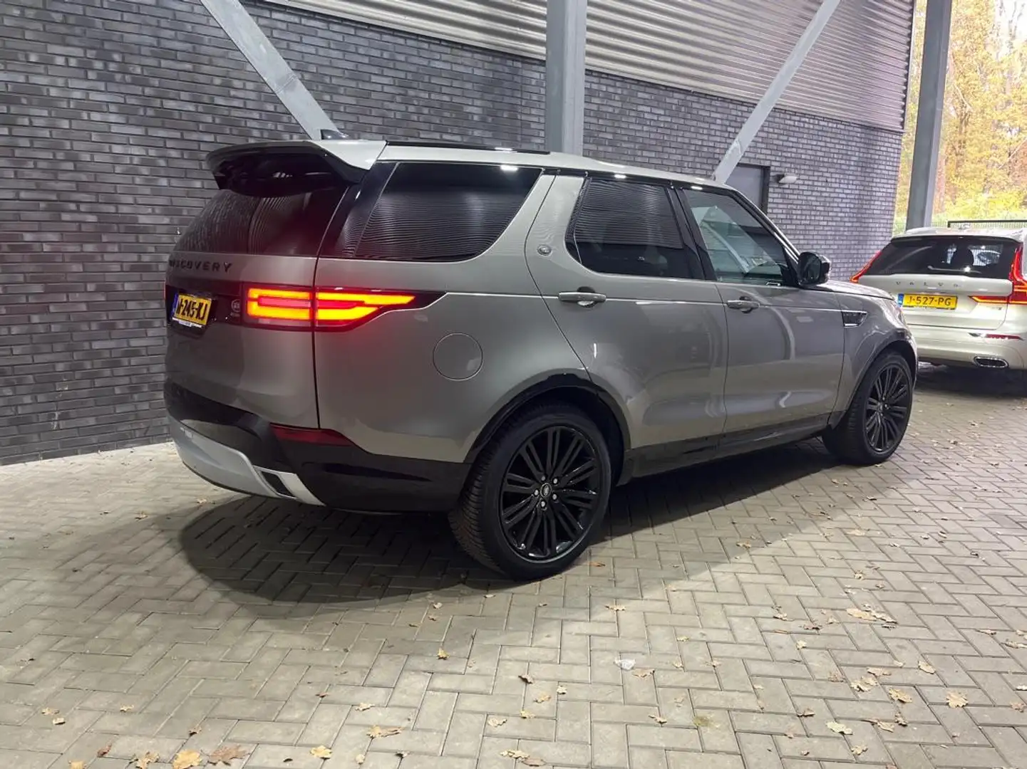 Land Rover Discovery 3.0 Td6 HSE Luxury | 7P | Panoramadak | Trekhaak | Gris - 2