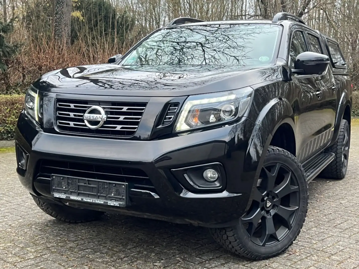 Nissan Navara NP300 Double Cab 4x4|360|LED|KEYLESS| Schwarz - 1