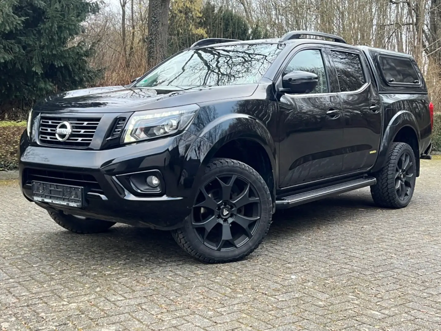 Nissan Navara NP300 Double Cab 4x4|360|LED|KEYLESS| Schwarz - 2