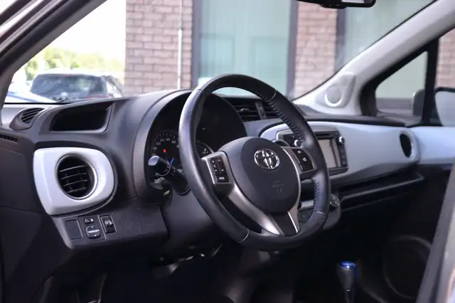 Toyota Yaris view 5