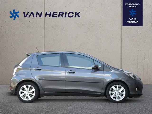 Toyota Yaris view 3