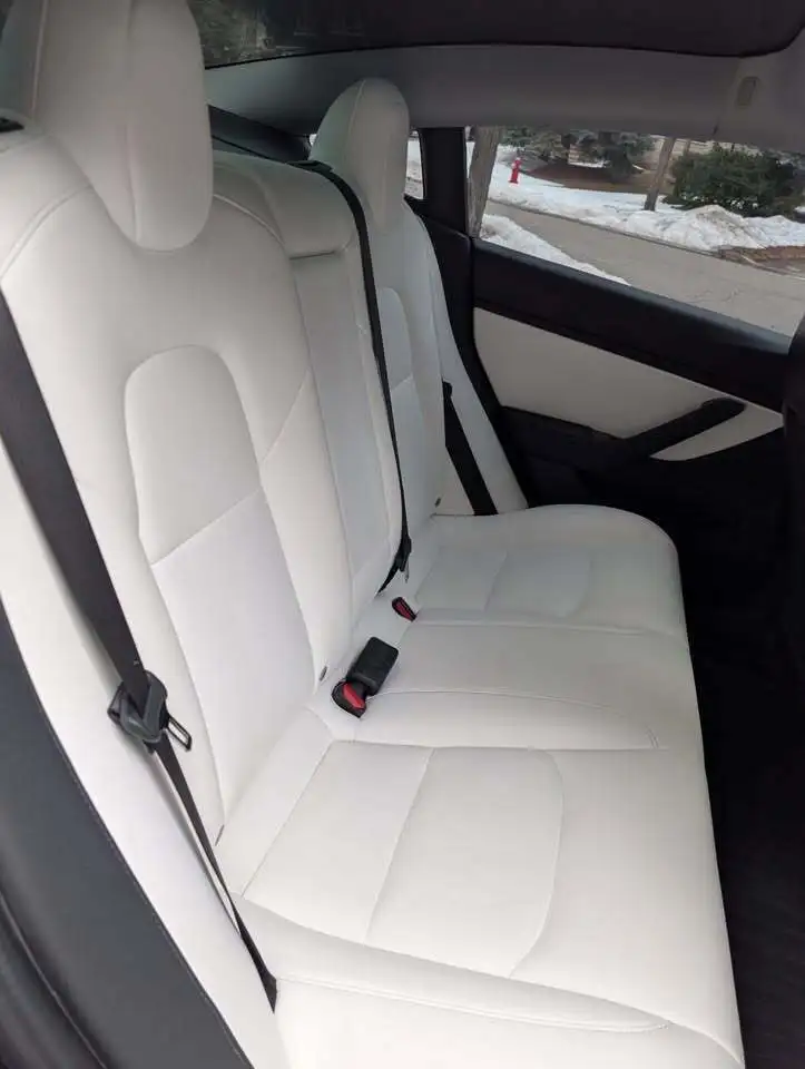 Tesla Model 3 снимка Tesla Model 3