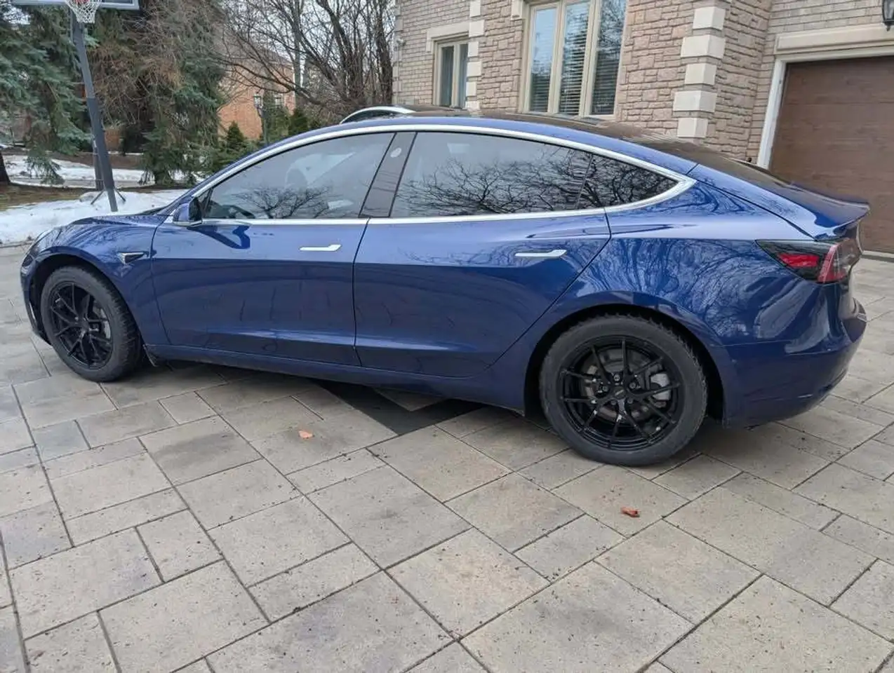 Tesla Model 3 снимка Tesla Model 3