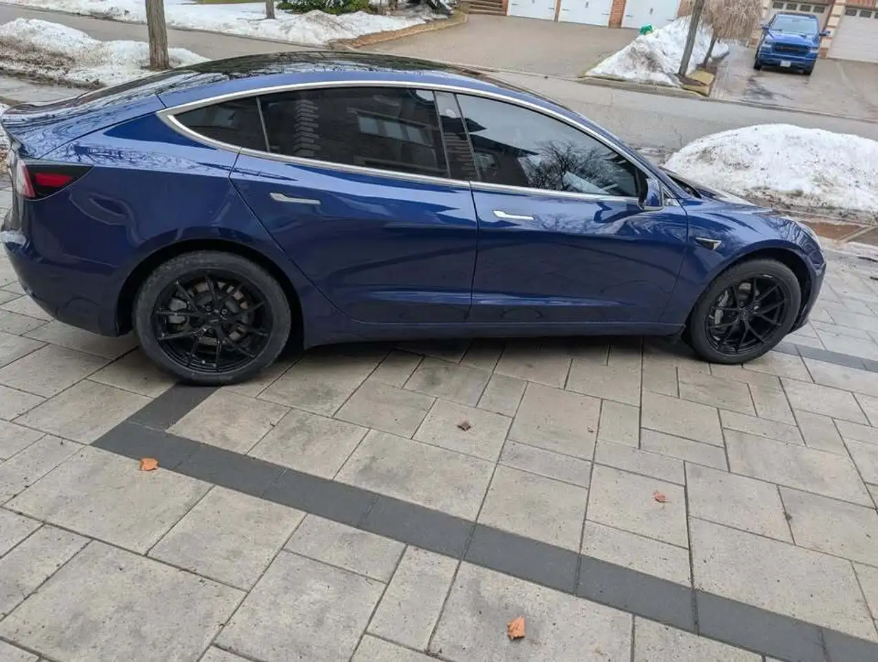 Tesla Model 3 снимка Tesla Model 3