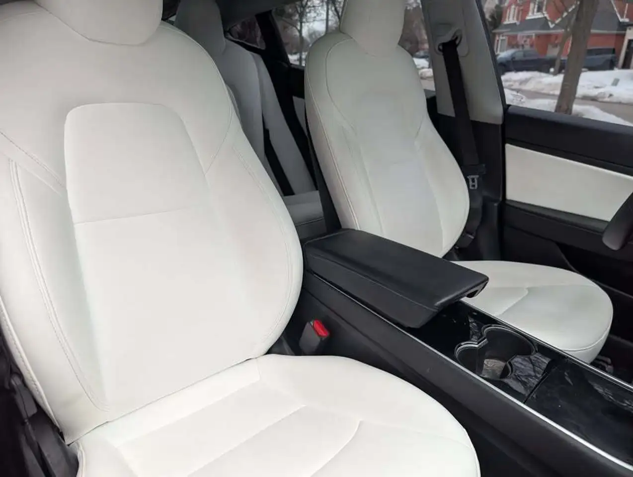 Tesla Model 3 снимка Tesla Model 3