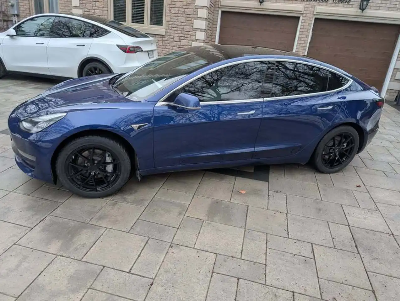 Tesla Model 3 снимка Tesla Model 3