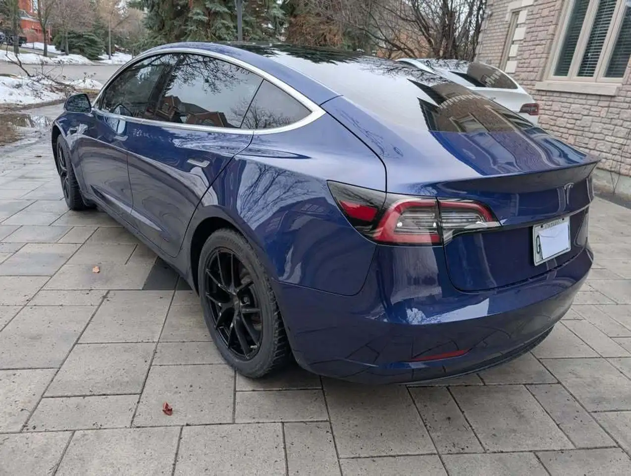 Tesla Model 3 снимка Tesla Model 3