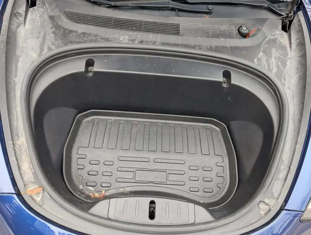 Tesla Model 3 снимка Tesla Model 3