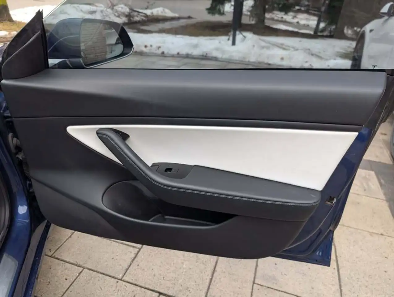 Tesla Model 3 снимка Tesla Model 3