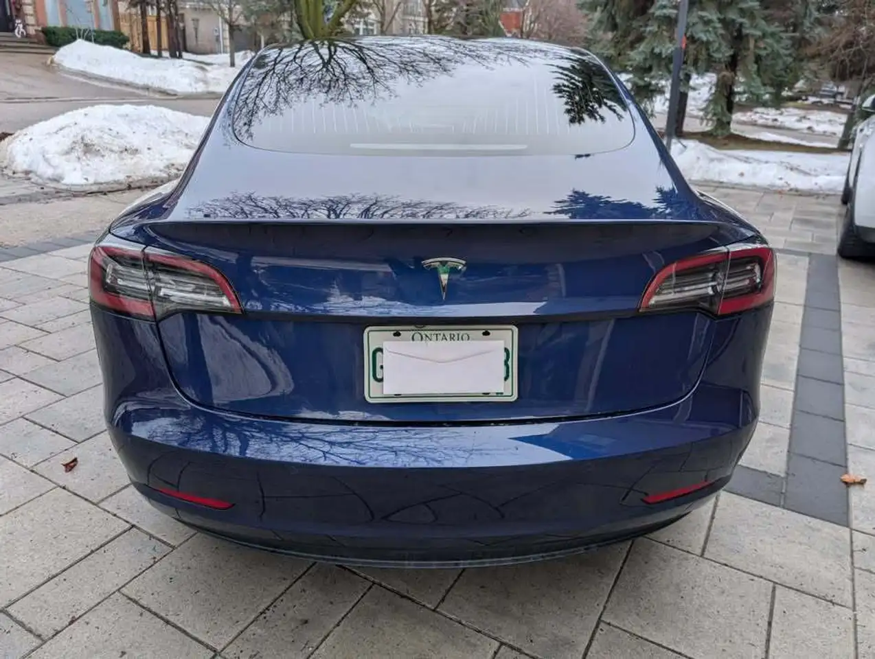 Tesla Model 3 снимка Tesla Model 3