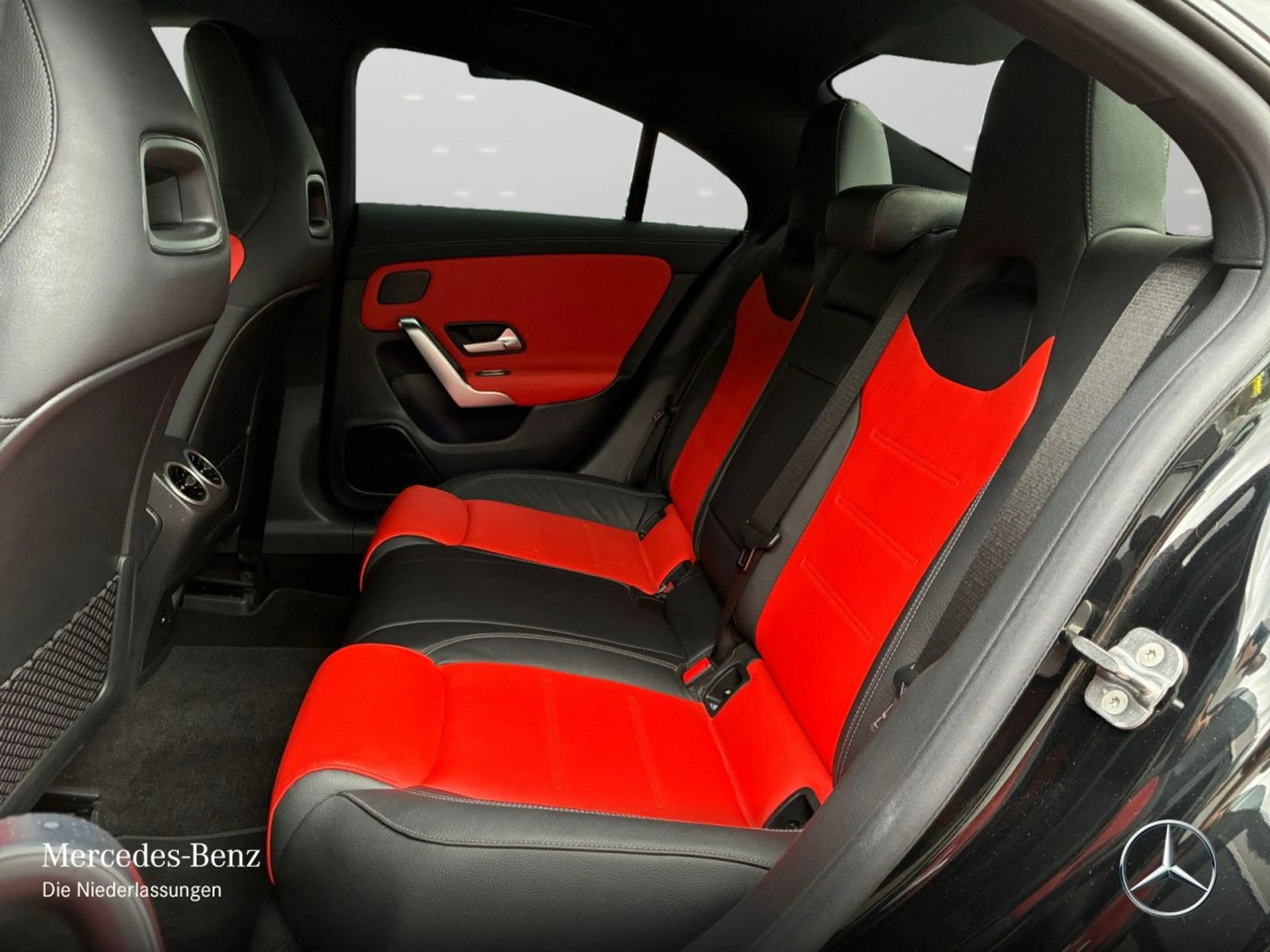 Mercedes-Benz CLA 200 AMG+NIGHT+360°+AHK+MULTIBEAM+TOTW+KEYLESS — photo 12