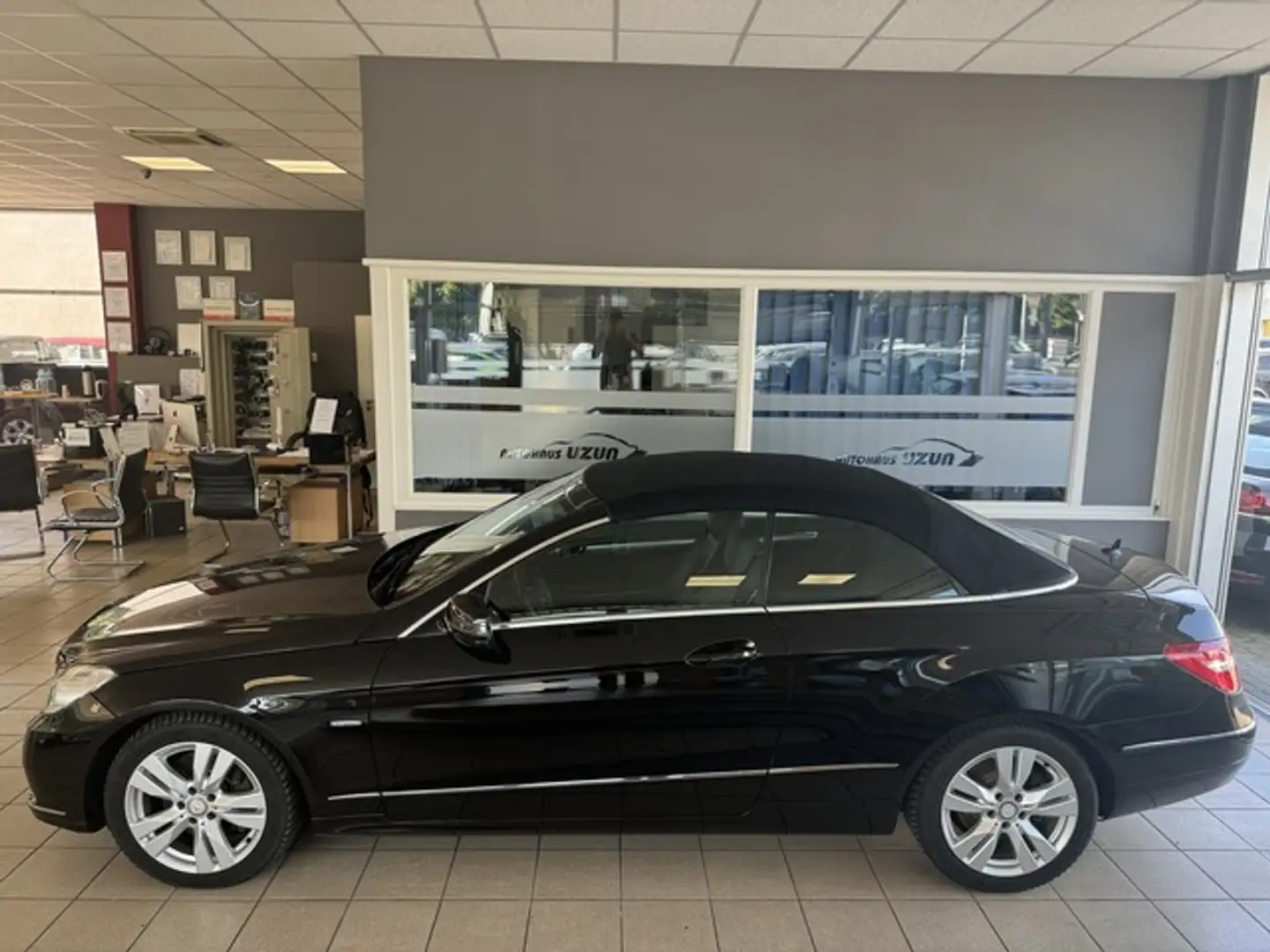 Mercedes-Benz E 350 CDI Cabrio Avantgarde Autom Leder Airscarf Schwarz - 1